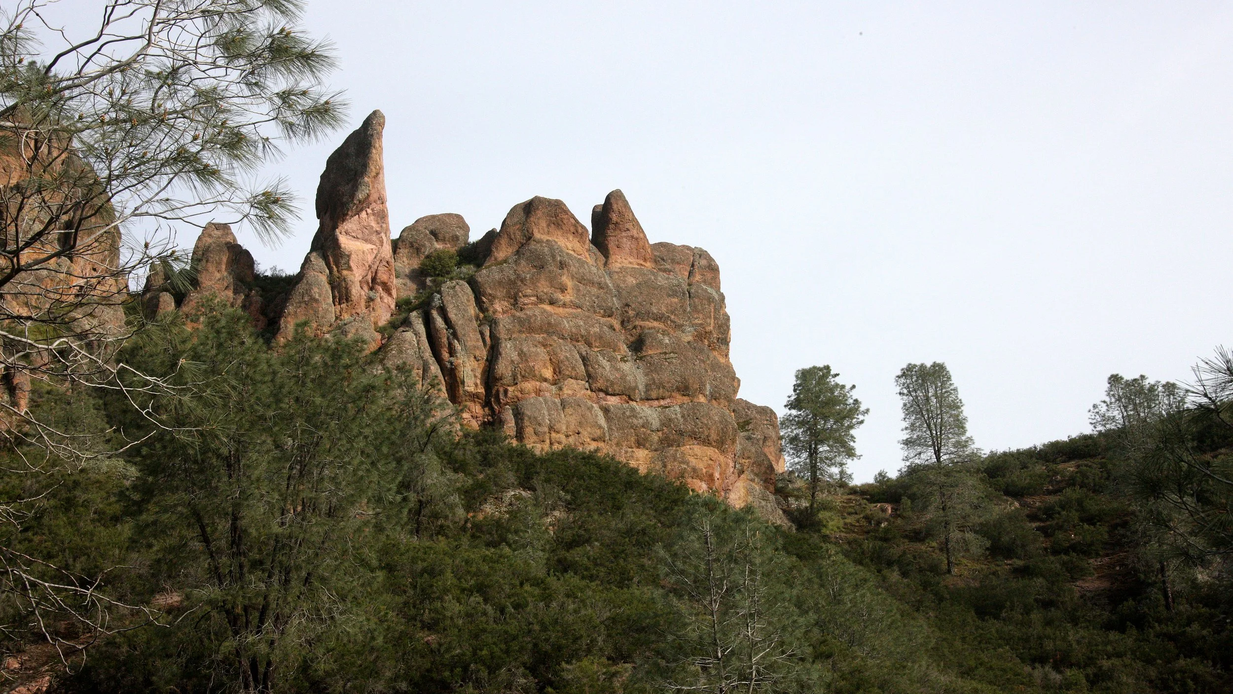 PINNACLES NATIONAL MONUMENT CALIFORNIA - VIEWS OF THE REGION (16).JPG