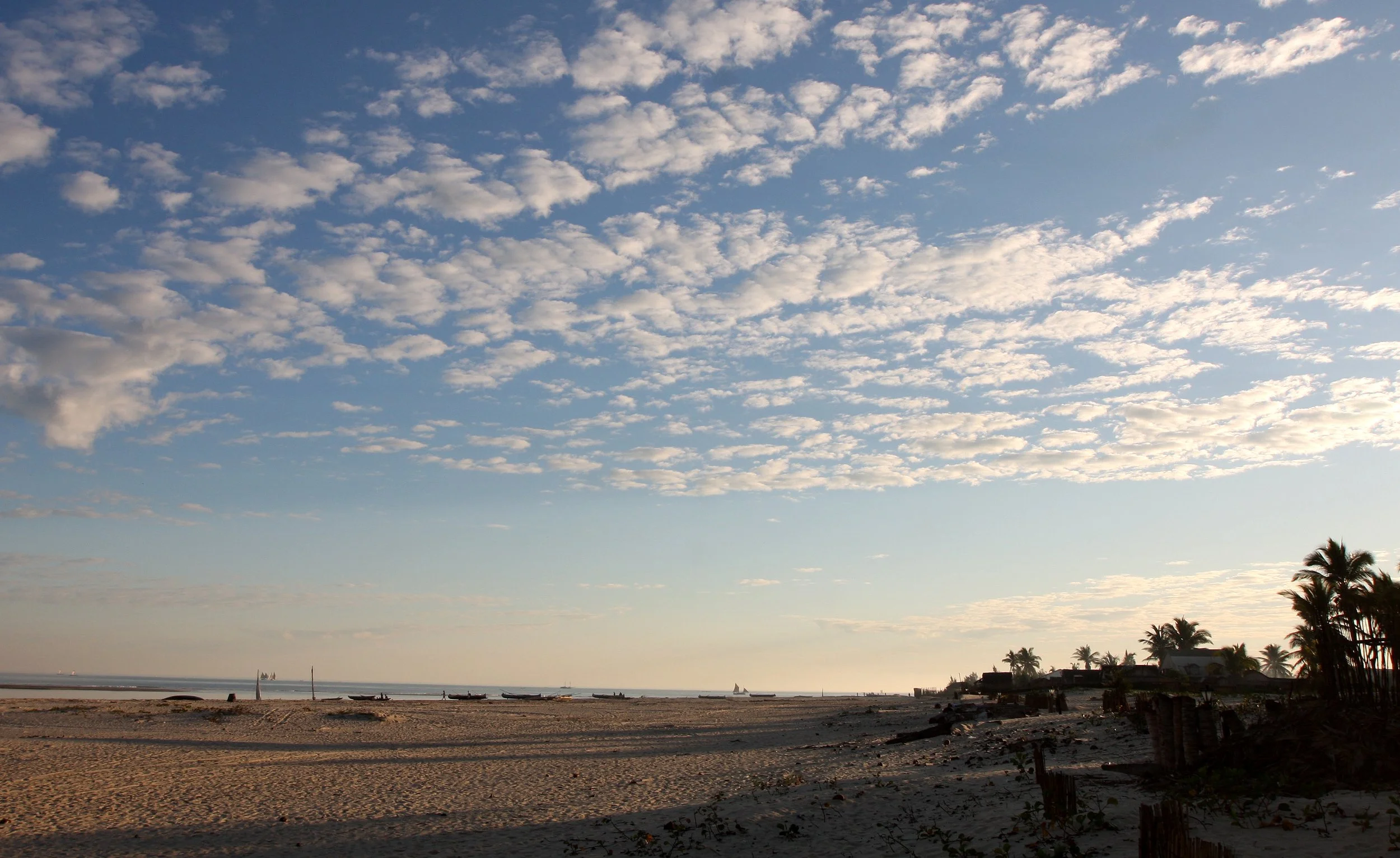 MORONDAVA MADAGASCAR - BEACH SCENES.JPG