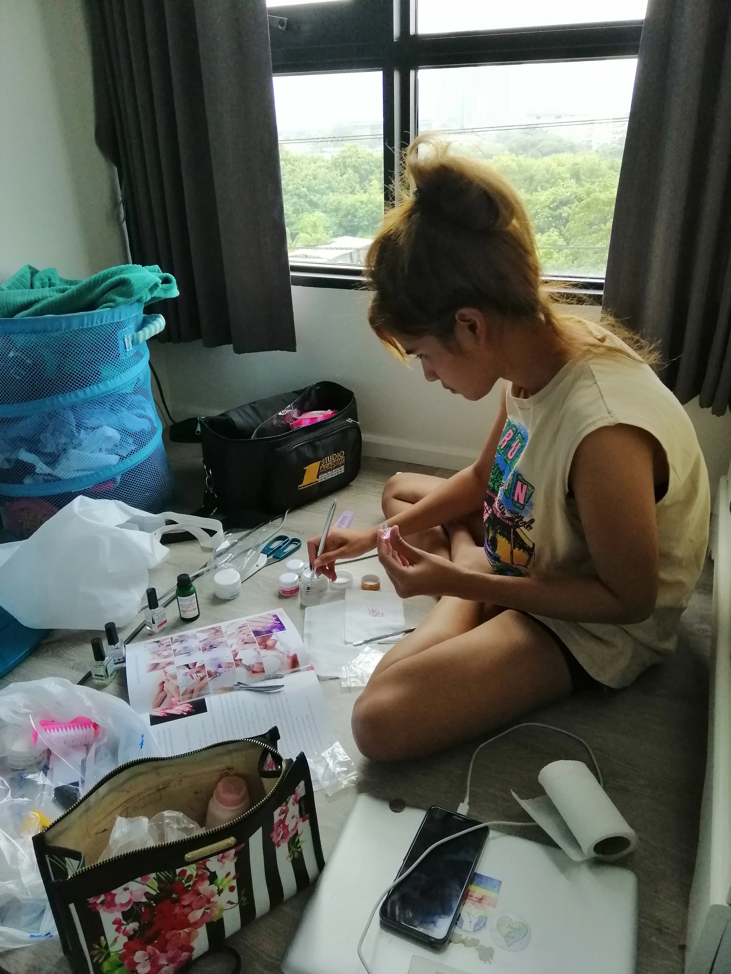 2018 Pics with Gift in Thailand (25).jpg