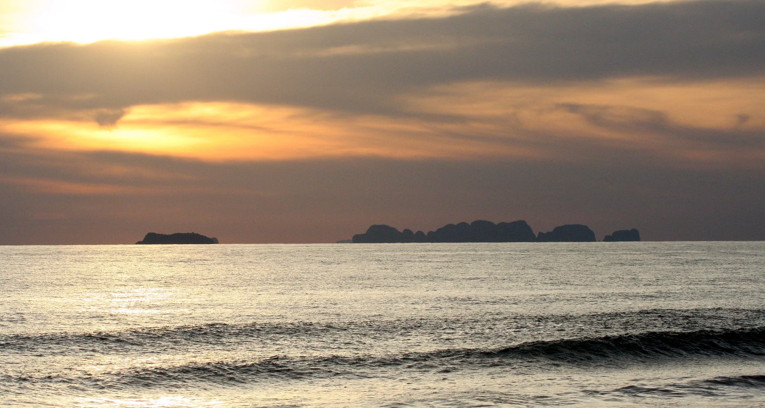 KOH LANTA - 2008 -  SUNSET AT OTTO'S (16).JPG