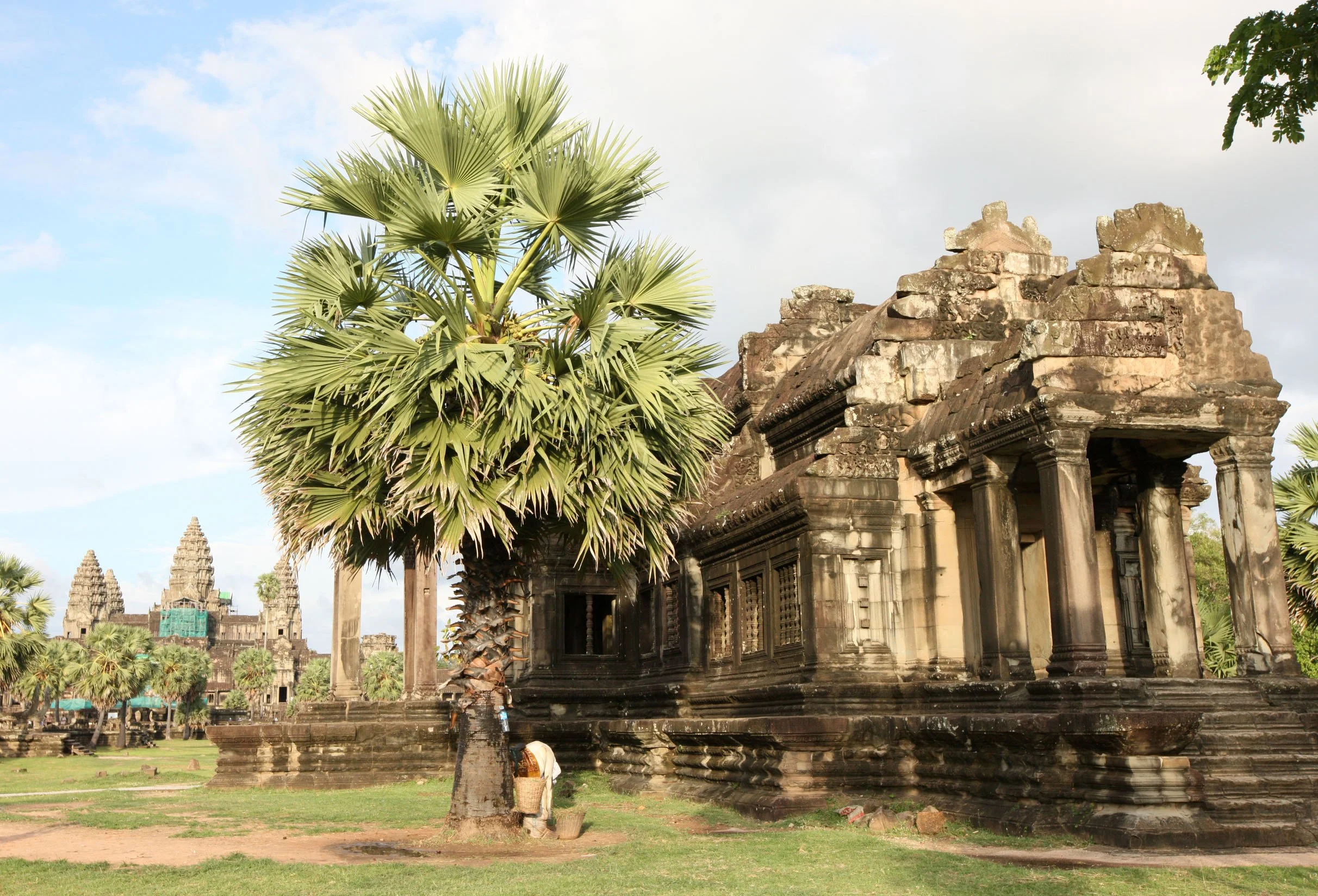 ANGKOR WAT TEMPLE - CAMBODIA - JULY 2010 (7).JPG