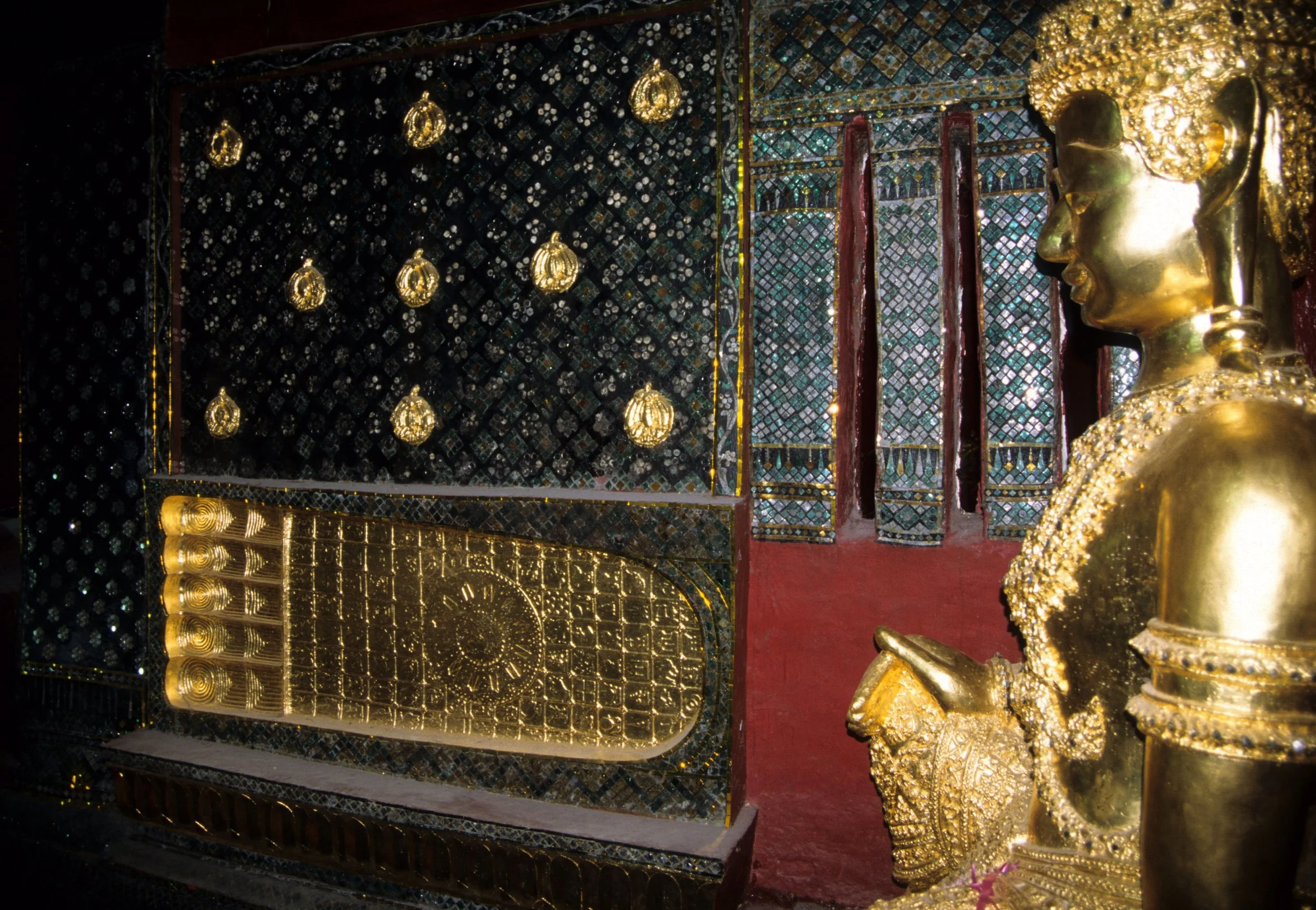 NAKHON - PRA MAHATAT WAT BB.jpg