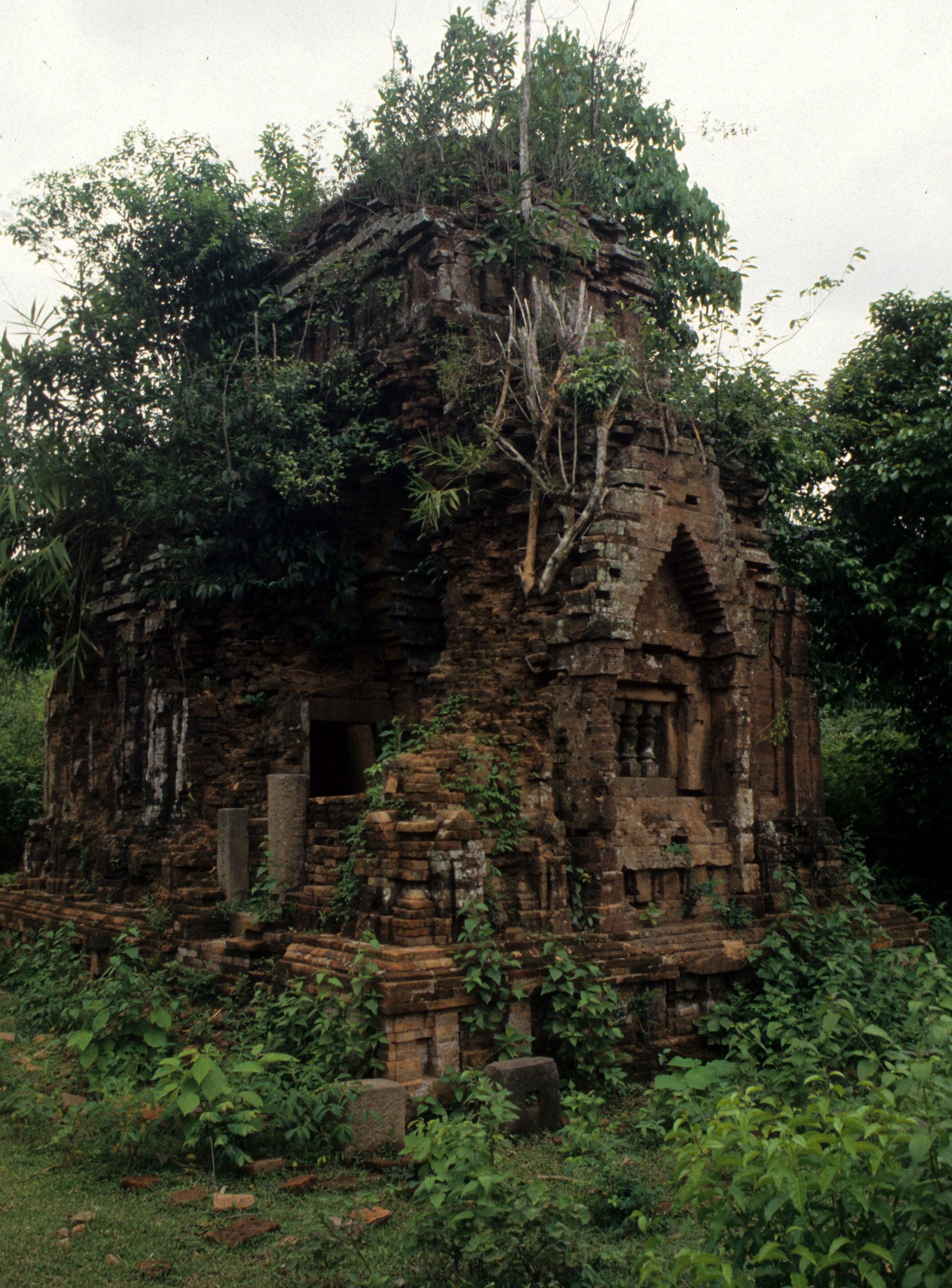 VIET NAM - MY SON CHAM RUINS L.jpg