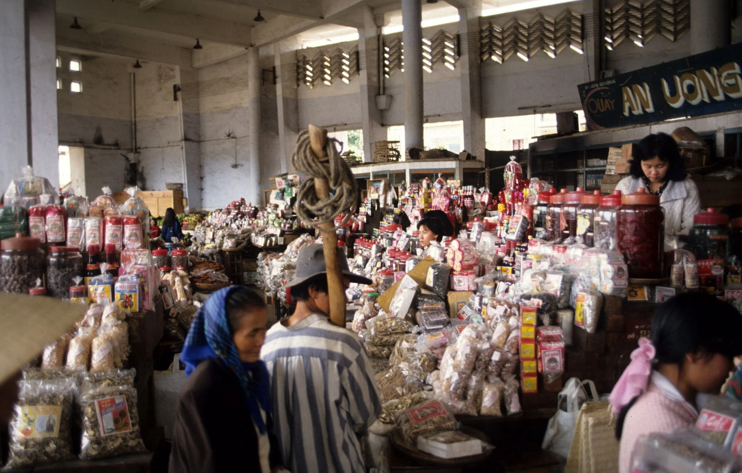 DALAT - MARKET ENTRY.jpg