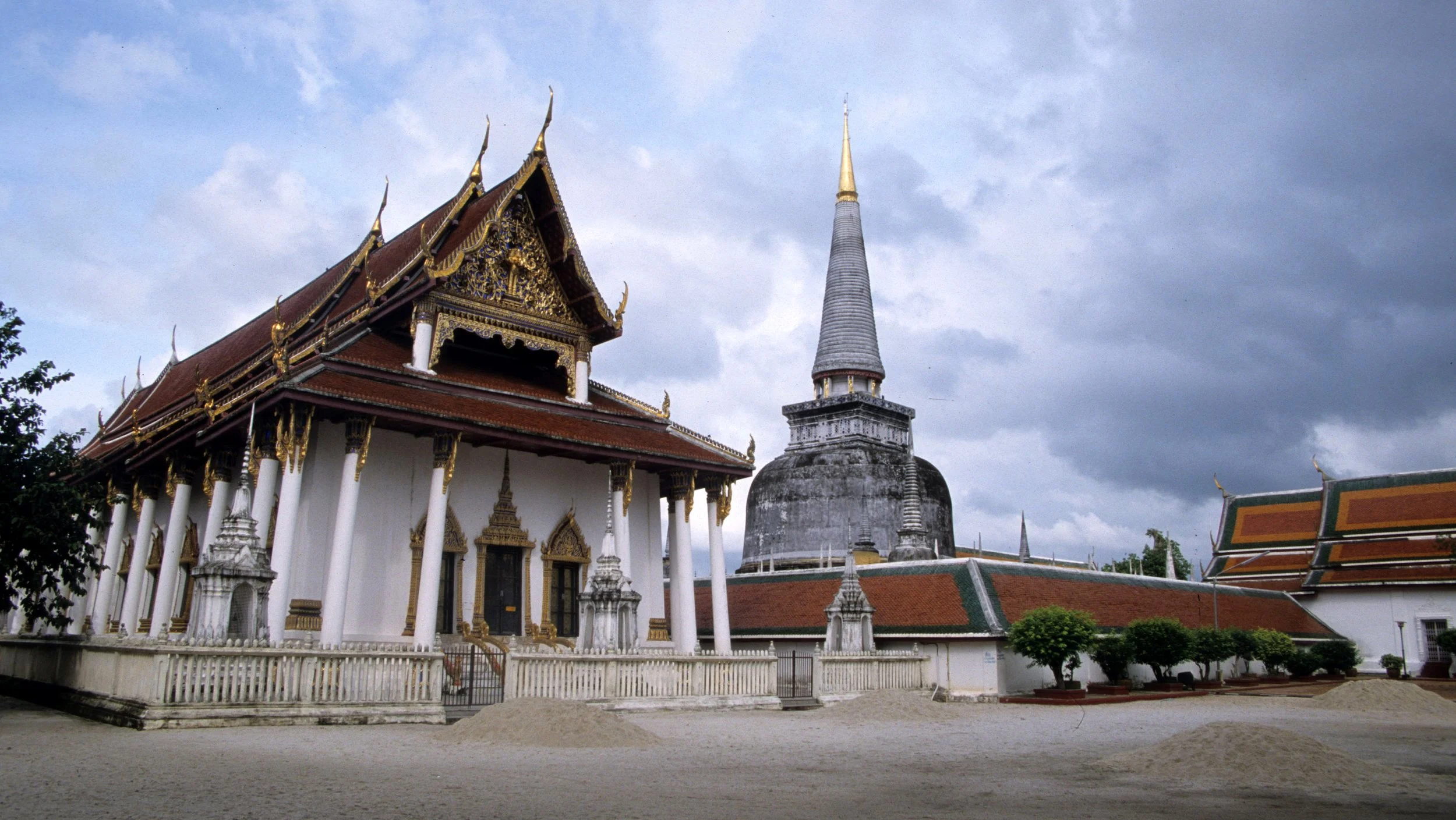 NAKHON - PRA MAHATAT WAT R.jpg