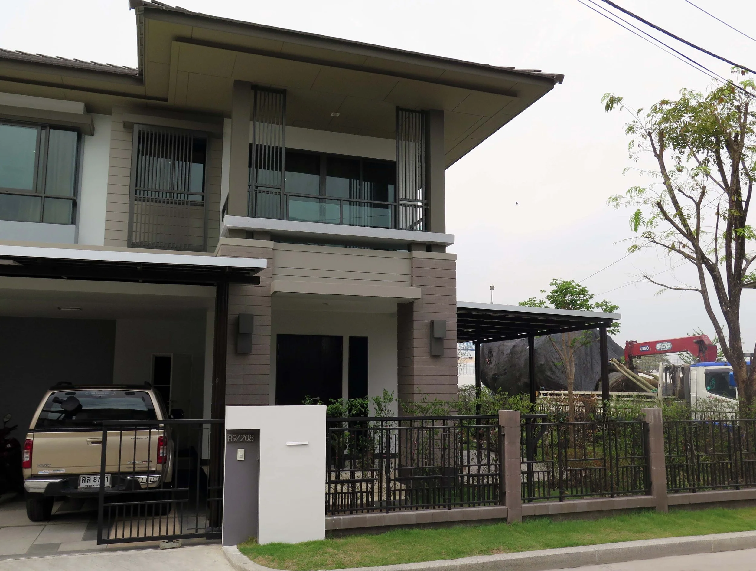 2013 Nonthaburi Setthasiri House and Nonthaburi Neighborhood (7).JPG