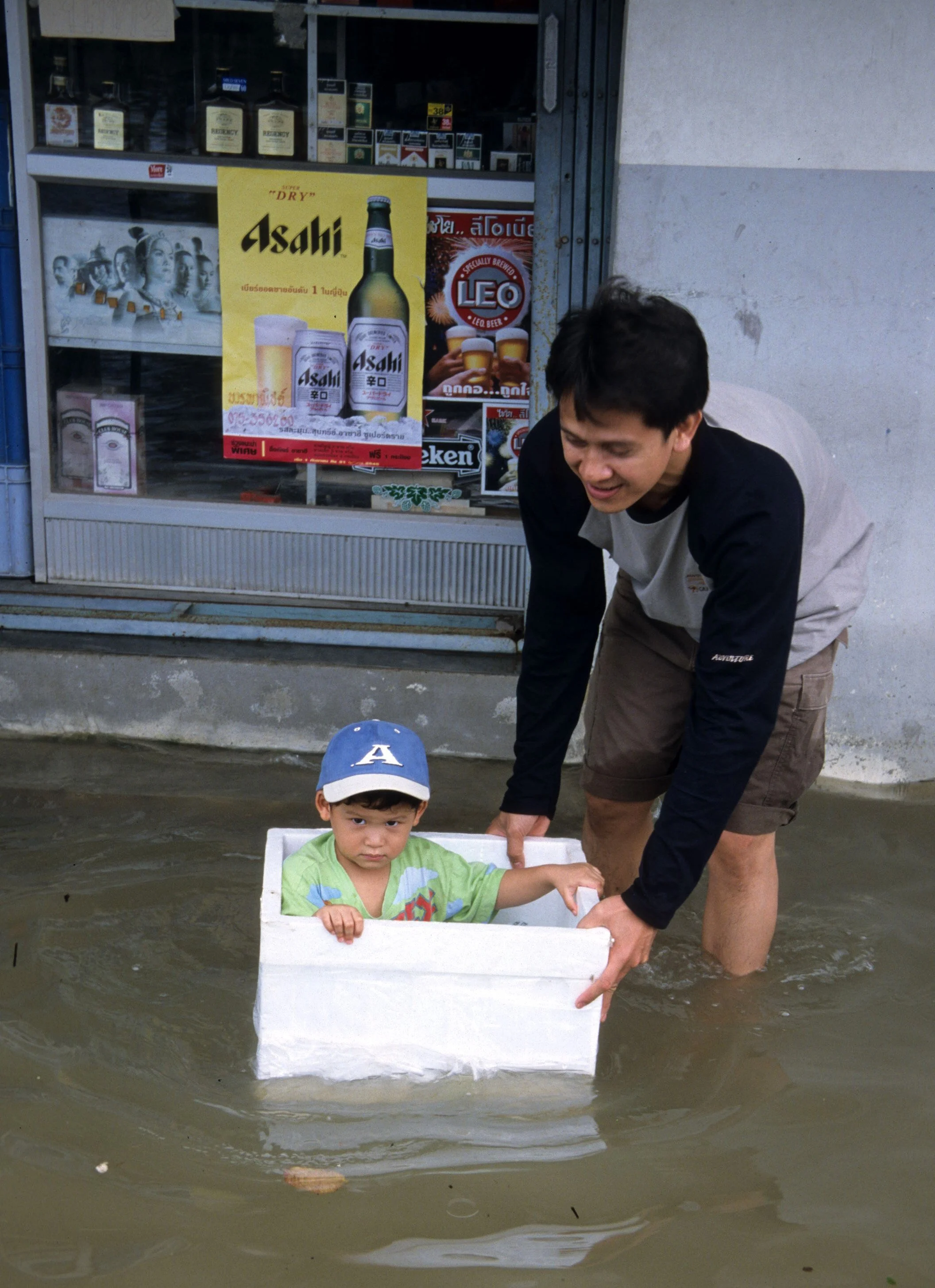 2009 Nakhonsithammarat Thailand with Family & Floods (17).jpg