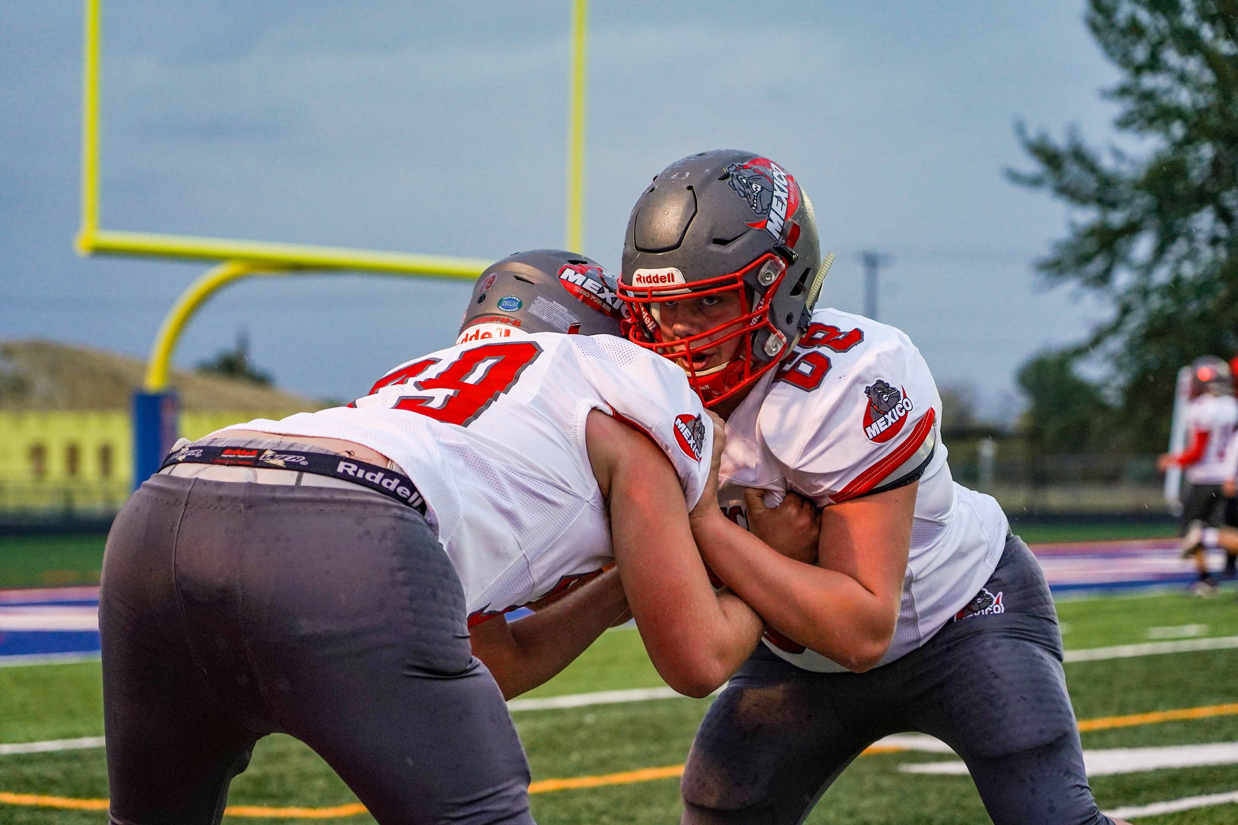 Mexico’s Zach Williams, left, and Tucker Hutchison warm up with the defense Oct. 14, 2022 at Dr. Larry K. Noel Stadium in Moberly. Mexico lost to Moberly 28-14.