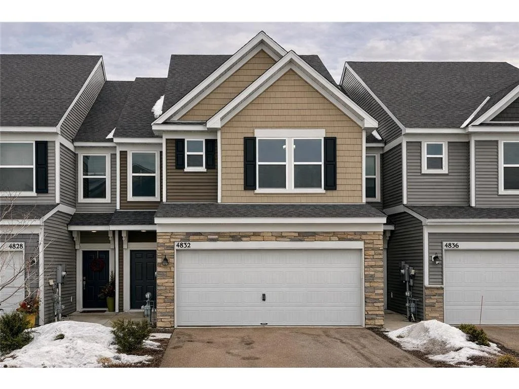 4832 Avery Court Eagan, MN 55123