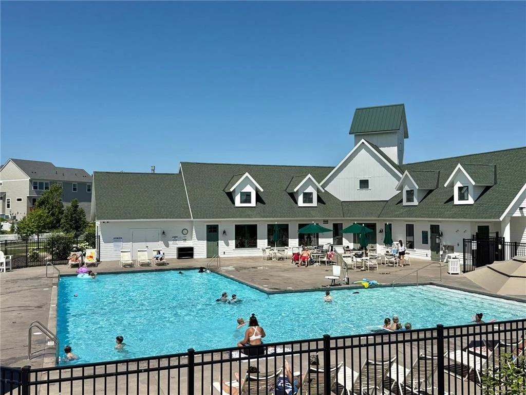 4848 community pool.jfif