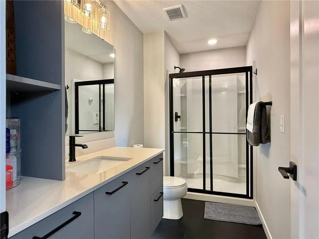 4848 full bath lower level - Copy.jfif