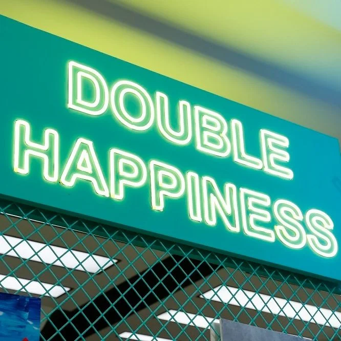 %E3%80%8A%E3%80%8C%E6%B3%95%E3%80%8D%E7%8F%BE%E7%9B%9B%E5%A4%8FDouble+Happiness%E3%80%8B%E6%B3%95%E5%9C%8B%E8%91%97%E5%90%8DNFT%E8%97%9D%E8%A1%93%E5%AE%B6The+French+Girl++%E9%A6%96%E5%80%8B%E5%95%86%E5%A0%B4%E8%81%AF%E4%B9%98%E5%80%8B%E4%BA%BANFT%E8%97%9D%E8%A1%93%E5%B1%95_%E5%85%83%E6%9C%97%E5%8D%83%E8%89%B2%E5%8C%AF_7.jpg
