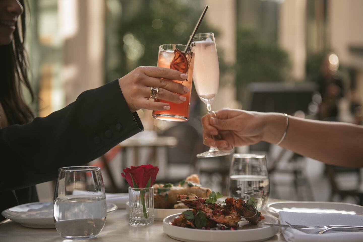 Join us today for summer filled cocktails, live music and delicious share plates. Your summer Lobby Bar experience awaits&hellip; 

#streetsofbarangaroo #sydneybars #sydneycocktails #barangaroo #sydneydrinks