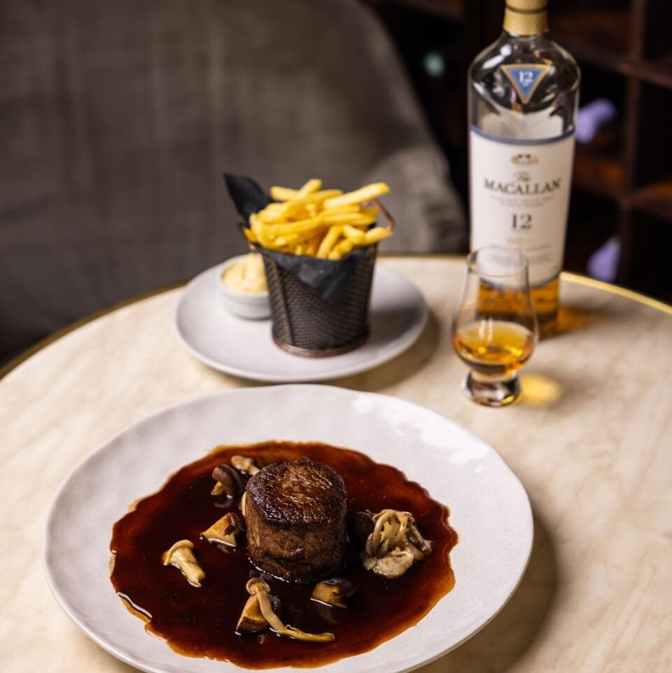 Deliciously irresistible&hellip; our Eye Fillet steak paired with specially curated whisky&rsquo;s for your enjoyment. Try for yourself&hellip;

#streetsofbaranagroo #sydneyeats #sydneybars #sydneycocktails #sydneyfood #sydneyrestaurants