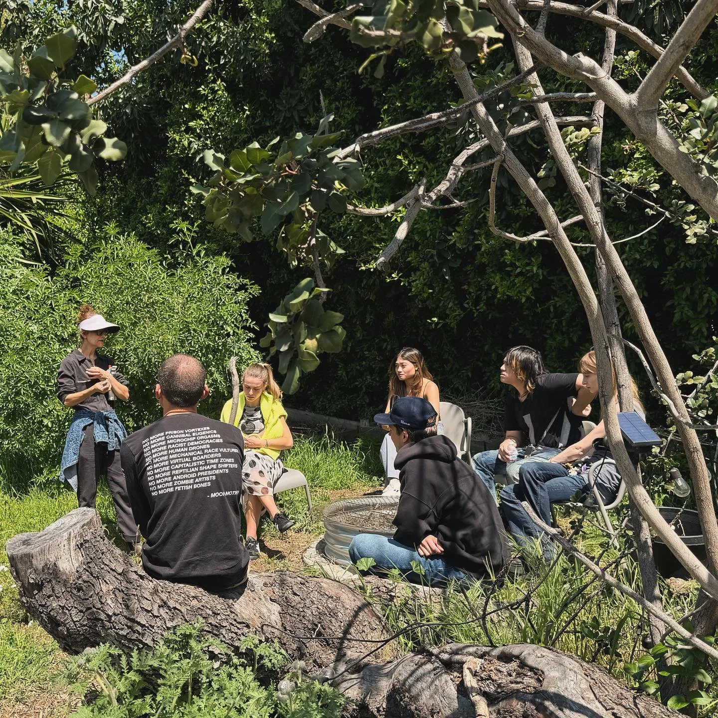 A lovely time showing off the untune laboratory to @uscroski art students taking @theorizing_ig - an Intermedia class of non-human centered wizard @jeanrobisonjeanrobison (that I wish I was taking) called &ldquo;Beyond Algorithms and Doom Scrolling. 