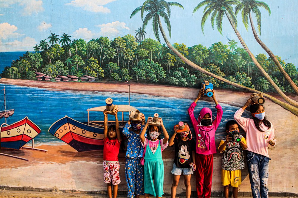 The children pose with the cardboard cameras (Photo credit: The Jakarta post)