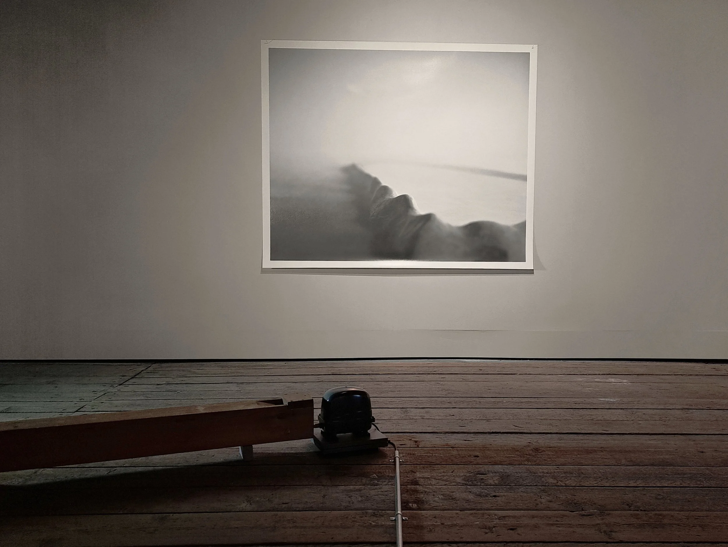 Nils Olav Bøe / Boe,  audio-visual experience, a photo and a organ pipe.