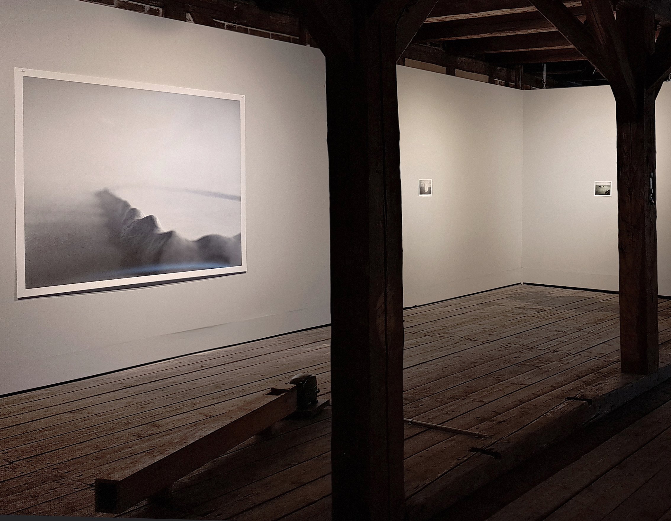 Nils Olav Bøe / Boe, an immersive audio/visual experience, a photo and a organ pipe.