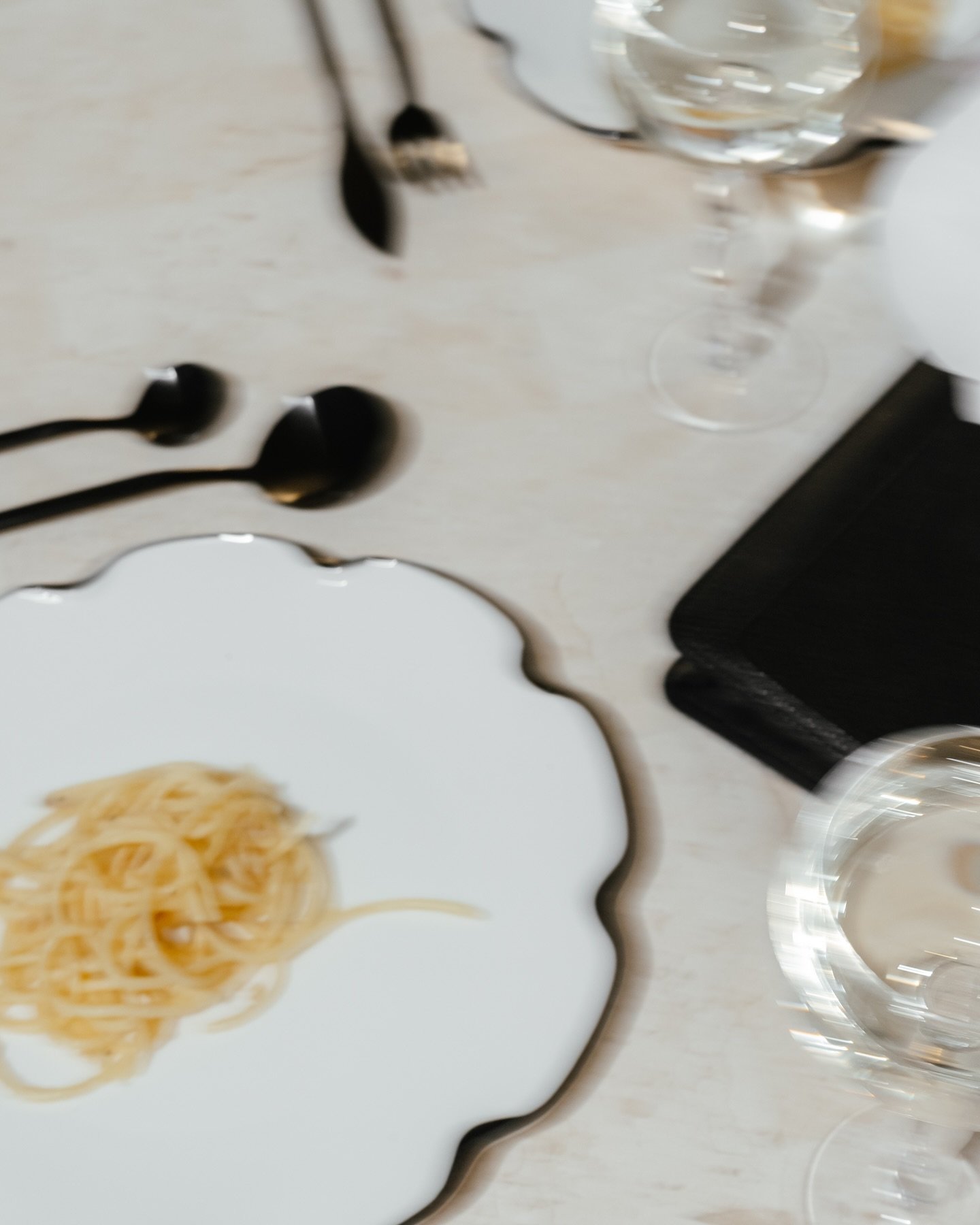 The only way to dine before watching @emilyinparis season 4 🇫🇷