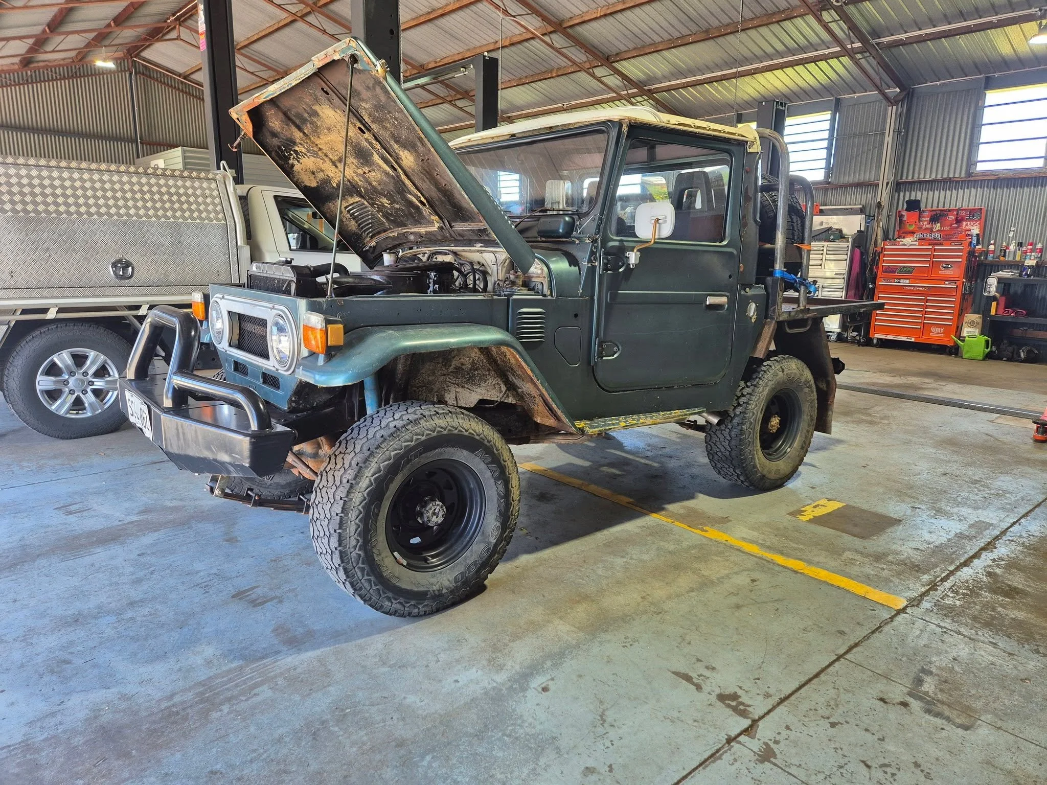 Shorty 40 was running so poor it was physically near impossible to drive. Found it to be leaking manifold gasket. Was just about to send it out and the coil also failed. All up and running to fight another day

Book here, www.garage22.com.au 

#Garag