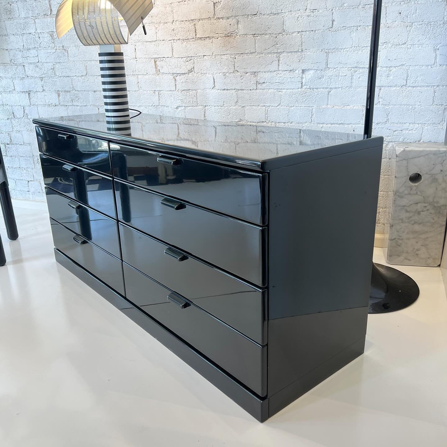80&rsquo;s Parker dressing table in black gloss finish.

High quality build from one of Australia&rsquo;s favourites. 

Comes with mirror if wanted - Parker sticker to the rear. 

Available via tenpastonevintage.com.au - details via link in bio 

#pa