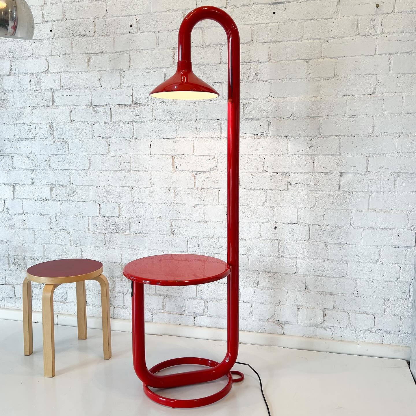 SOLD 

Fire engine red 1980&rsquo;s table lamp by ABC metalcraft of Victoria.

All details including pricing at tenpastonevintage.com.au - link in bio