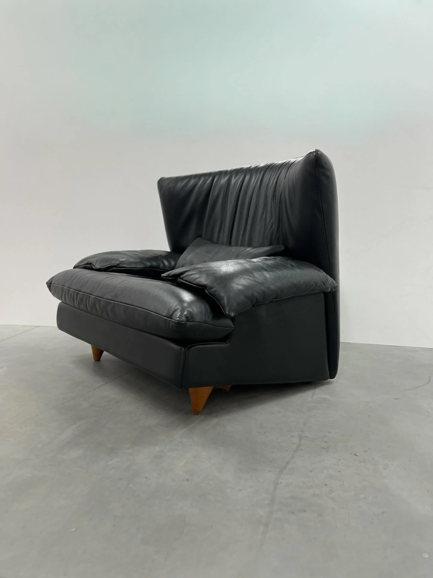 Black leather armchair by i4 Mariani for the Pace Collection.
Italian made with beautifully soft, high-quality leather and a late 80s postmodern feel.
High back design, seriously comfortable.

115cm W &times; 100cm D &times; 90cm H
Seat height 45cm
G