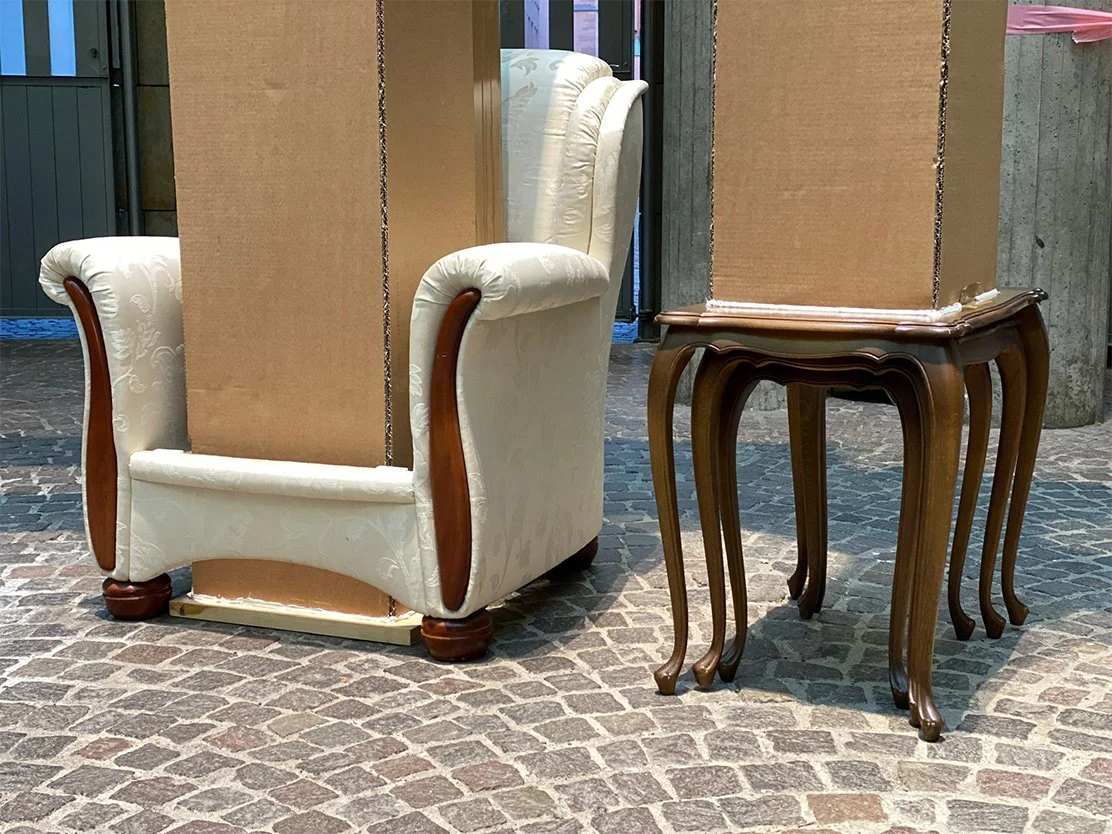  View of the base of the installation, before being painted, using furniture as the column’s base. © Carlos Bunga.  