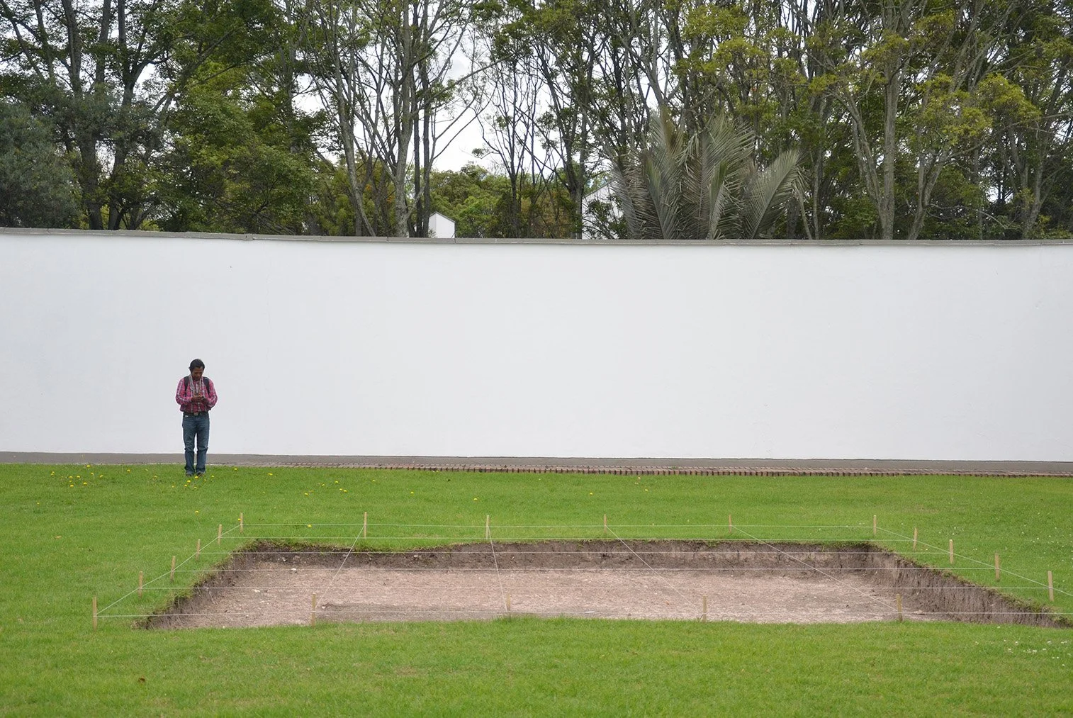  View of a site-specific located outside. Photo: Wilmar Lozano.  