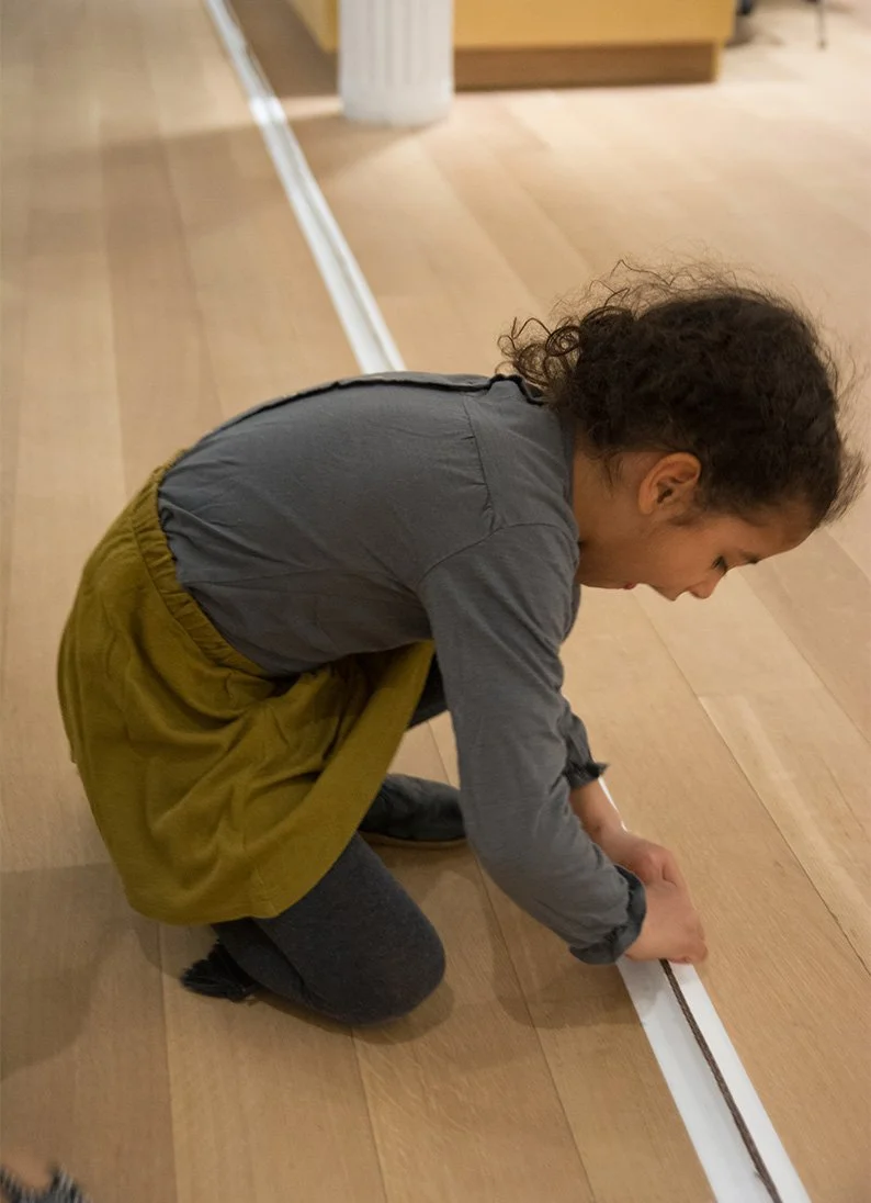  Site-specific  Line . Bunga’s installations are an invitation to the public to interact and intervene upon them. © Carlos Bunga. 