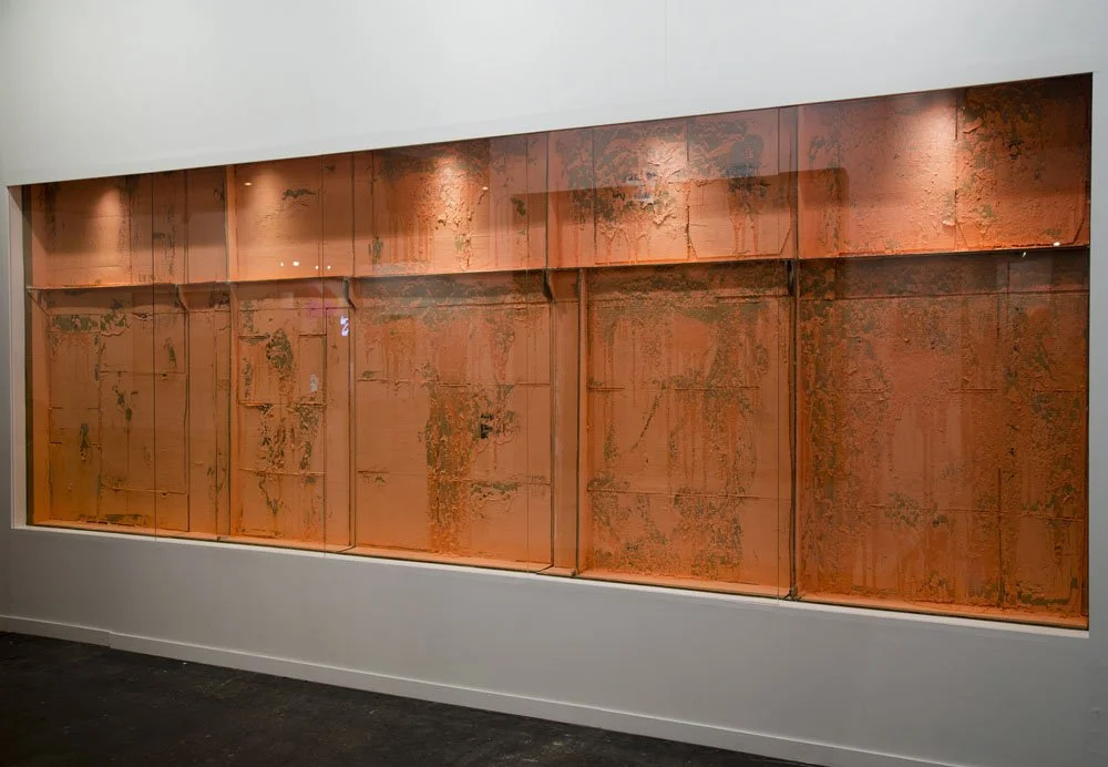  Carlos Bunga.  Intento de conservación III , 2015. Paint, cardboard, duct tape, glue, crystal and electric components. 180 x 500 x 25 cm. Centro de Arte 2 de Mayo Comunidad de Madrid. 