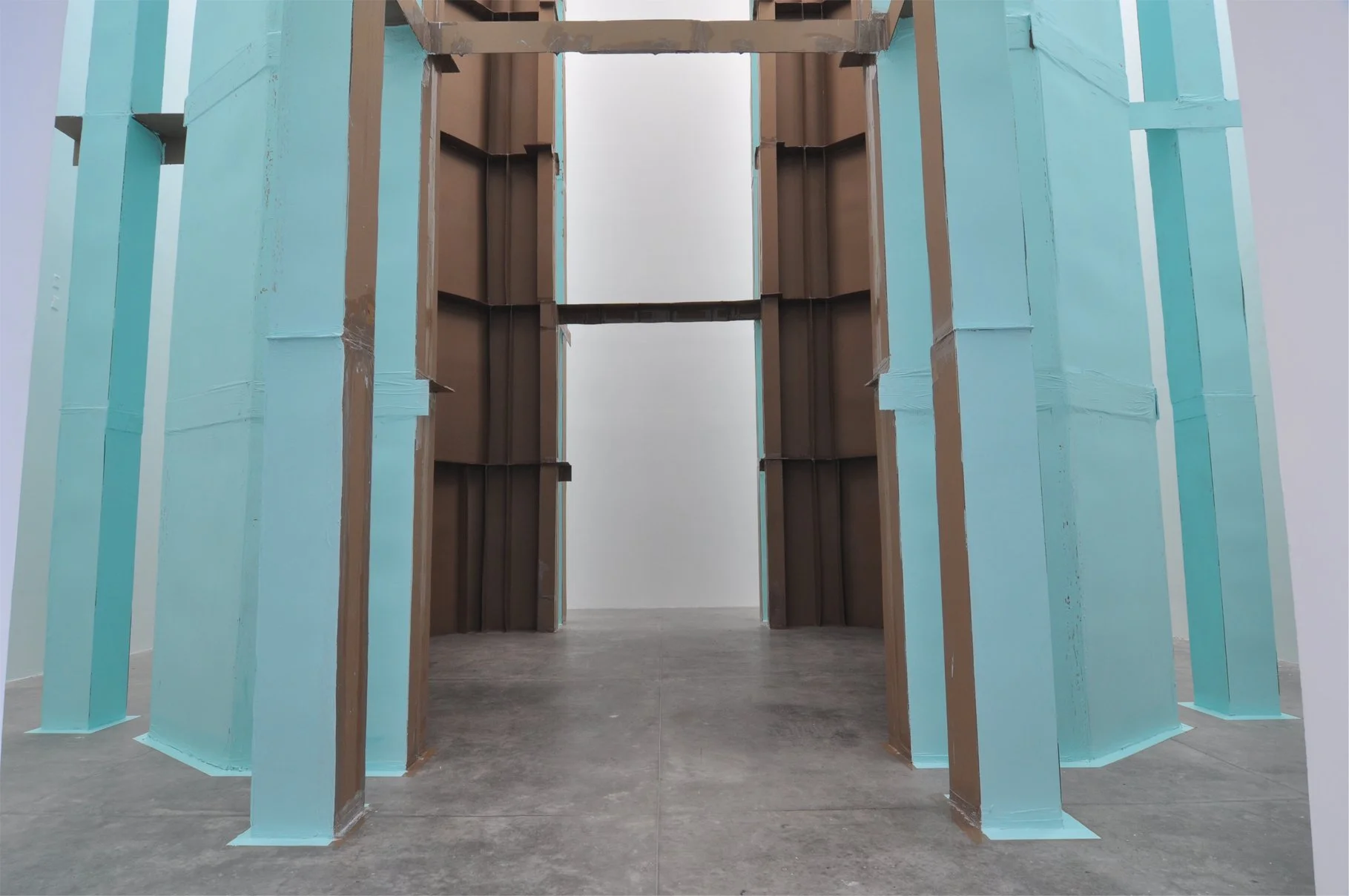  View of the site-specific installation. ⓒ Carlos Bunga. 