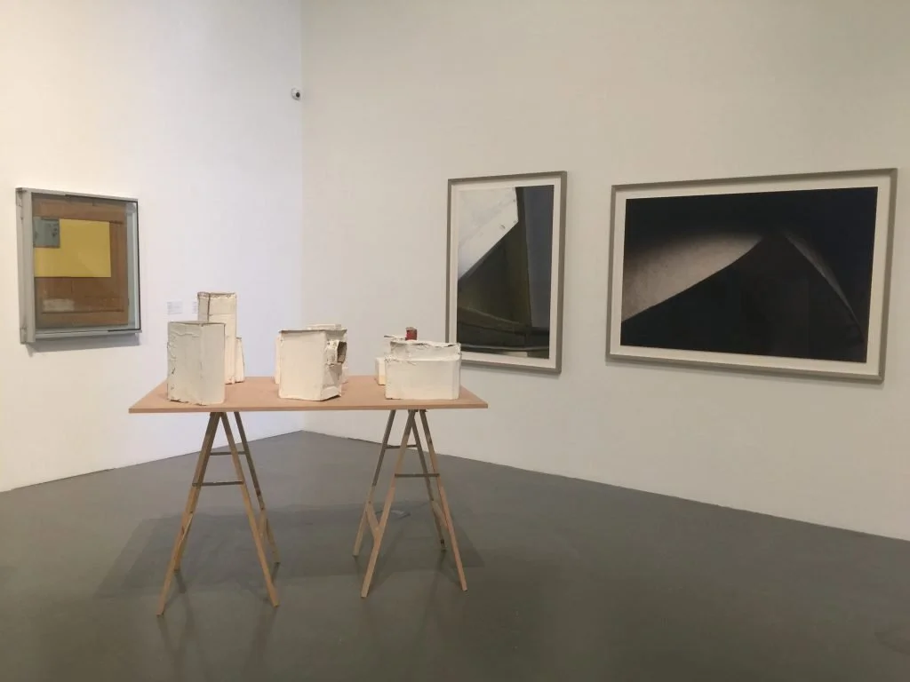  Bunga’s objects can be seen on the table. Dimensões variáveis – exhibition view (details) with works by Pedro Cabrita Reis, Carlos Bunga (courtesy EDP Foundation Art Collection), Thomas Demand (courtesy Esther Schipper) – MAAT Central 1, Lisbon, 201