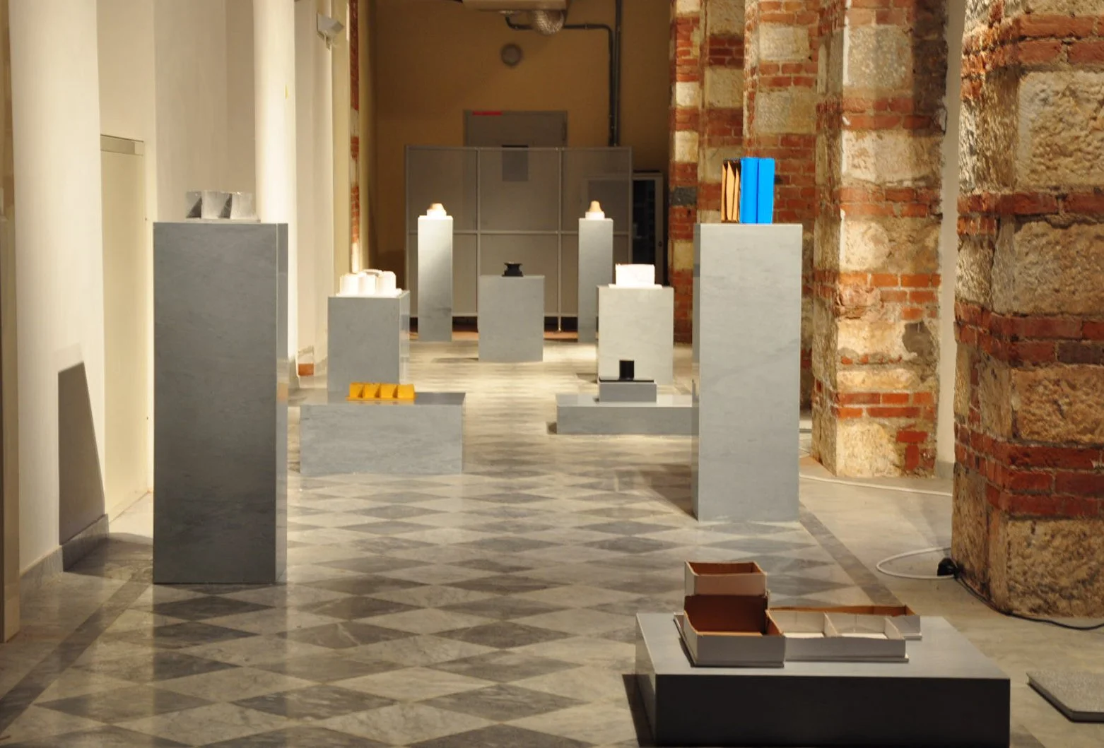  View of the exhibition. All works are by Bunga. ⓒ Carlos Bunga. 