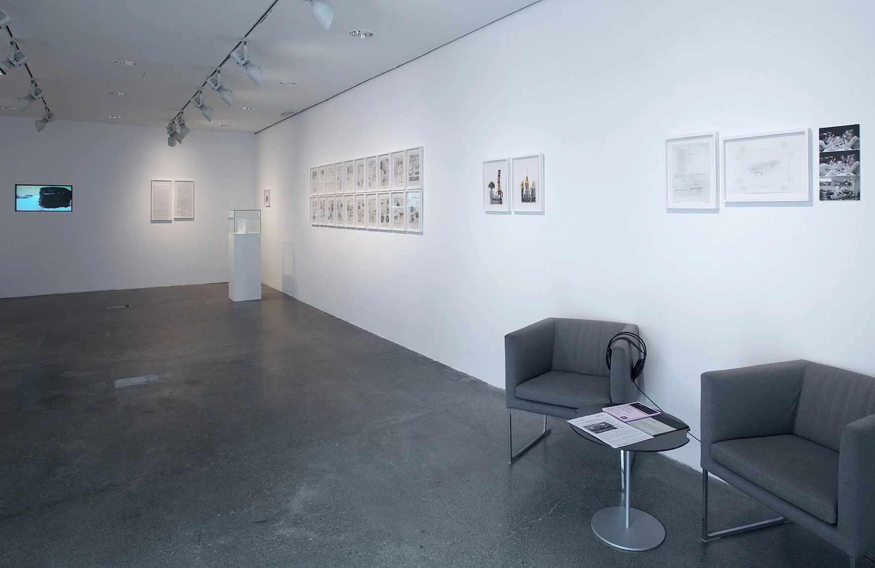  General view of the exhibition, including drawings, a video, collages and an audio. © Carlos Bunga. 