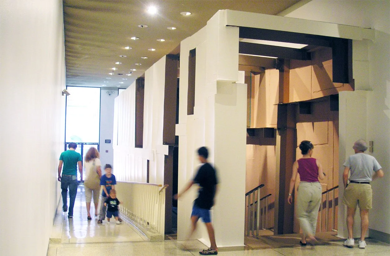  View of the site-specific and the audience entering it. © Carlos Bunga. 