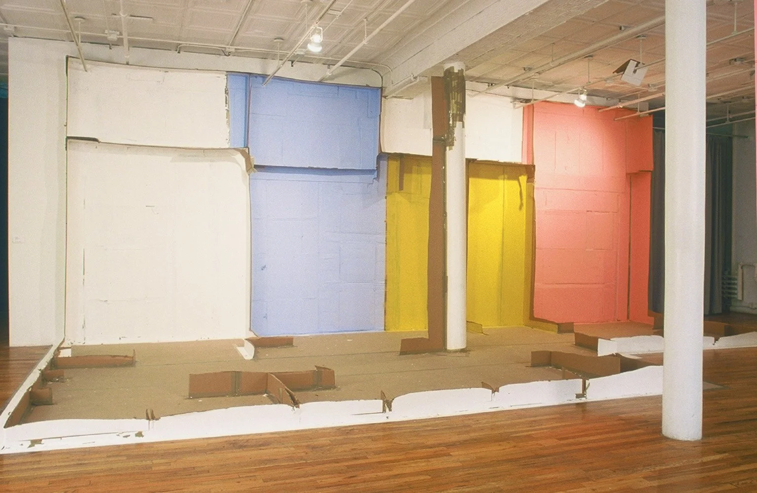  View of Bunga’s site-specific at the exhibition space. © Carlos Bunga. 