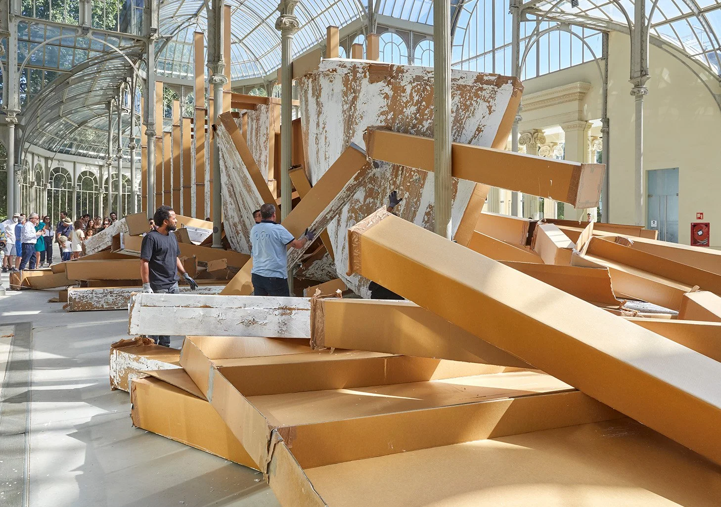  Bunga during his perfomance. Photo: Joaquín Cortes and Román Lores. Courtesy: Palacio de Cristal, Museo Nacional Centro de Arte Reina Sofía. 