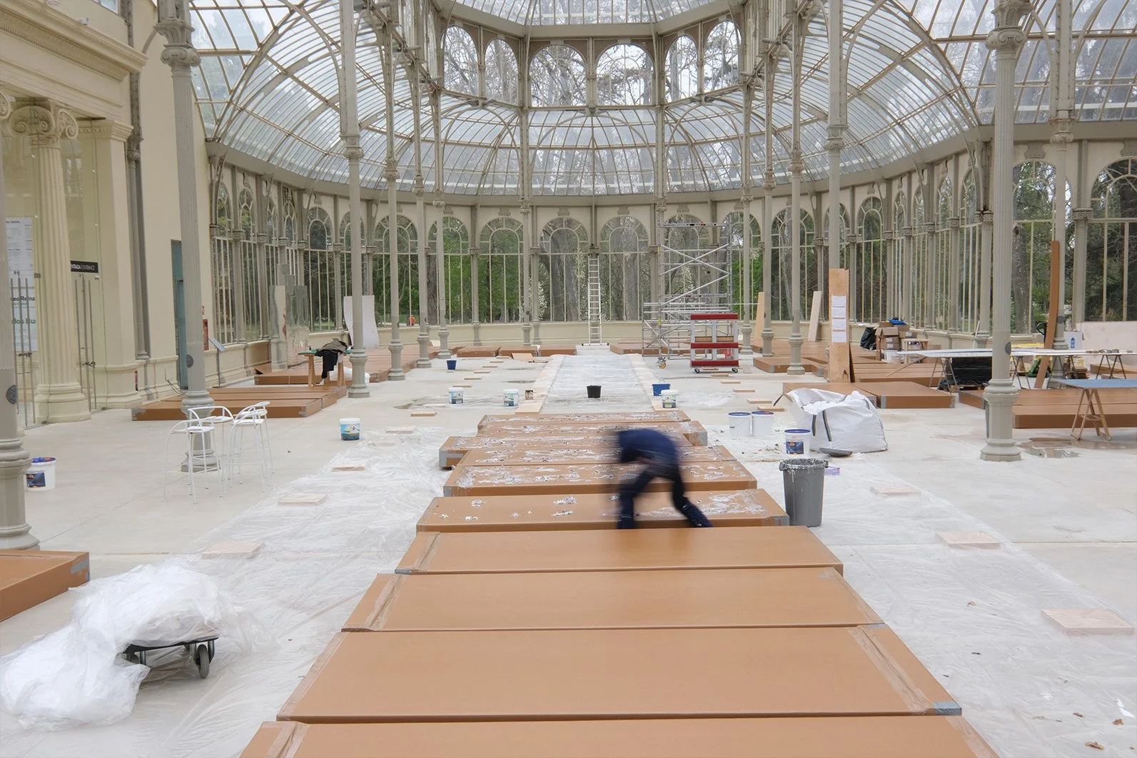  Bunga in the process of construction of his site-specific . © Carlos Bunga. 