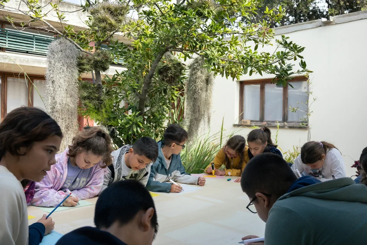 Mudar_a_escola_para_mudar_o_mundo_4pt_1.webp