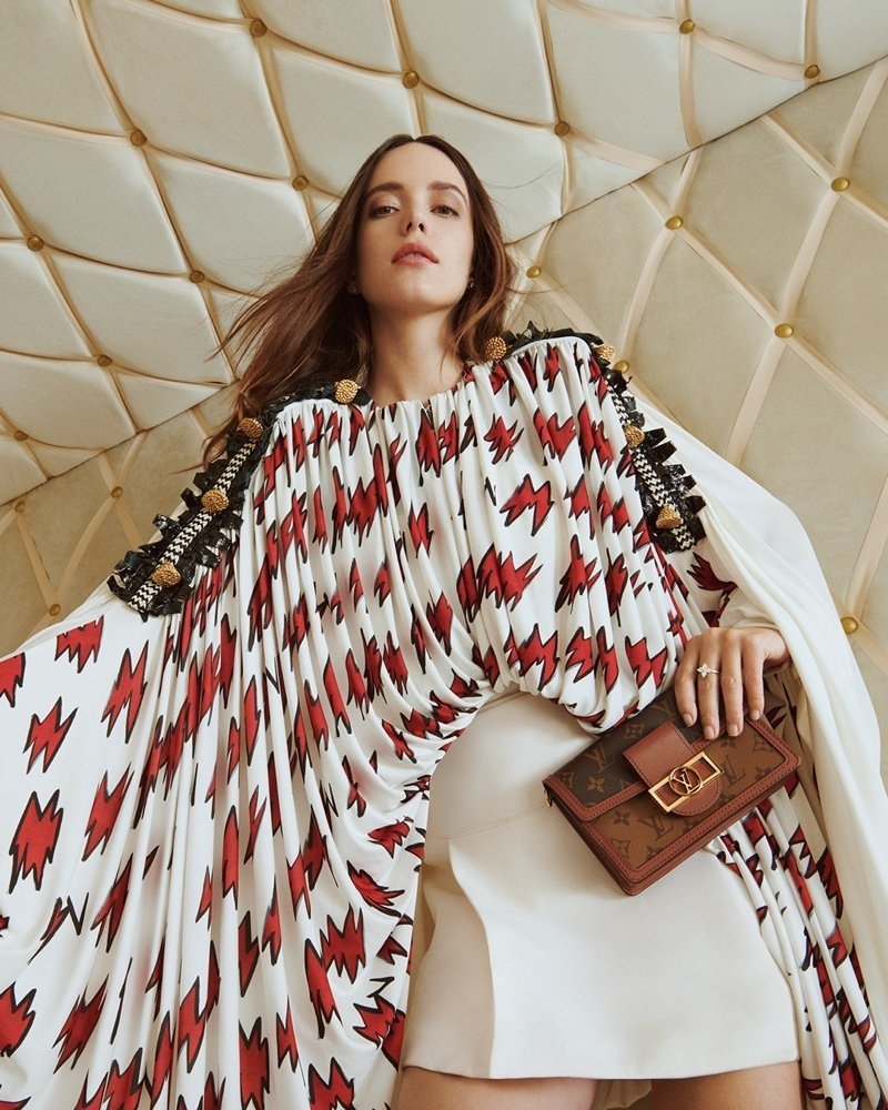 Stacy-Martin-Louis-Vuitton-Holiday-2021-Campaign01.jpg