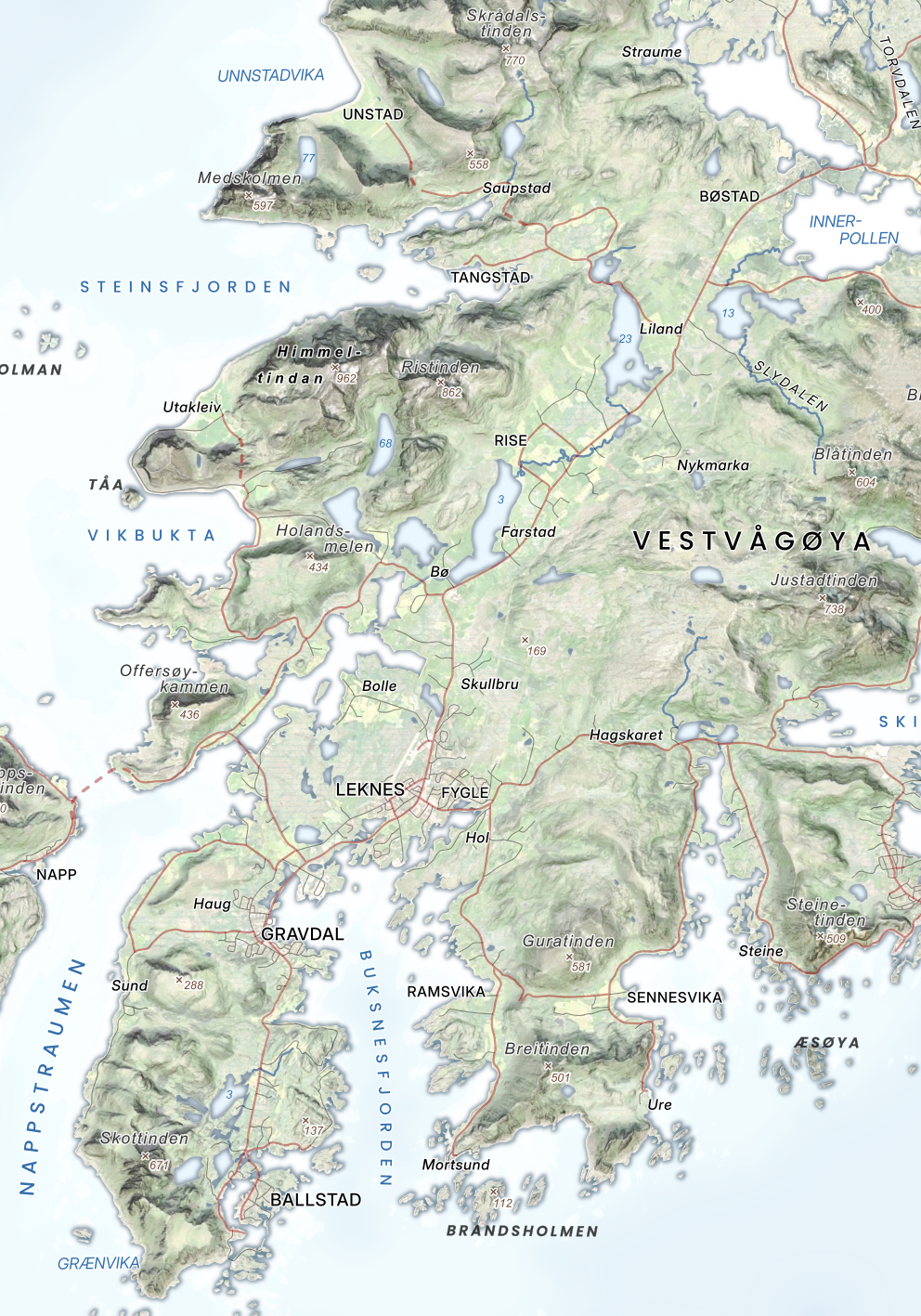 Vestvågøya vist i realistisk stil – Unstad, Leknes og Ballstad i naturtro fargetoner.
