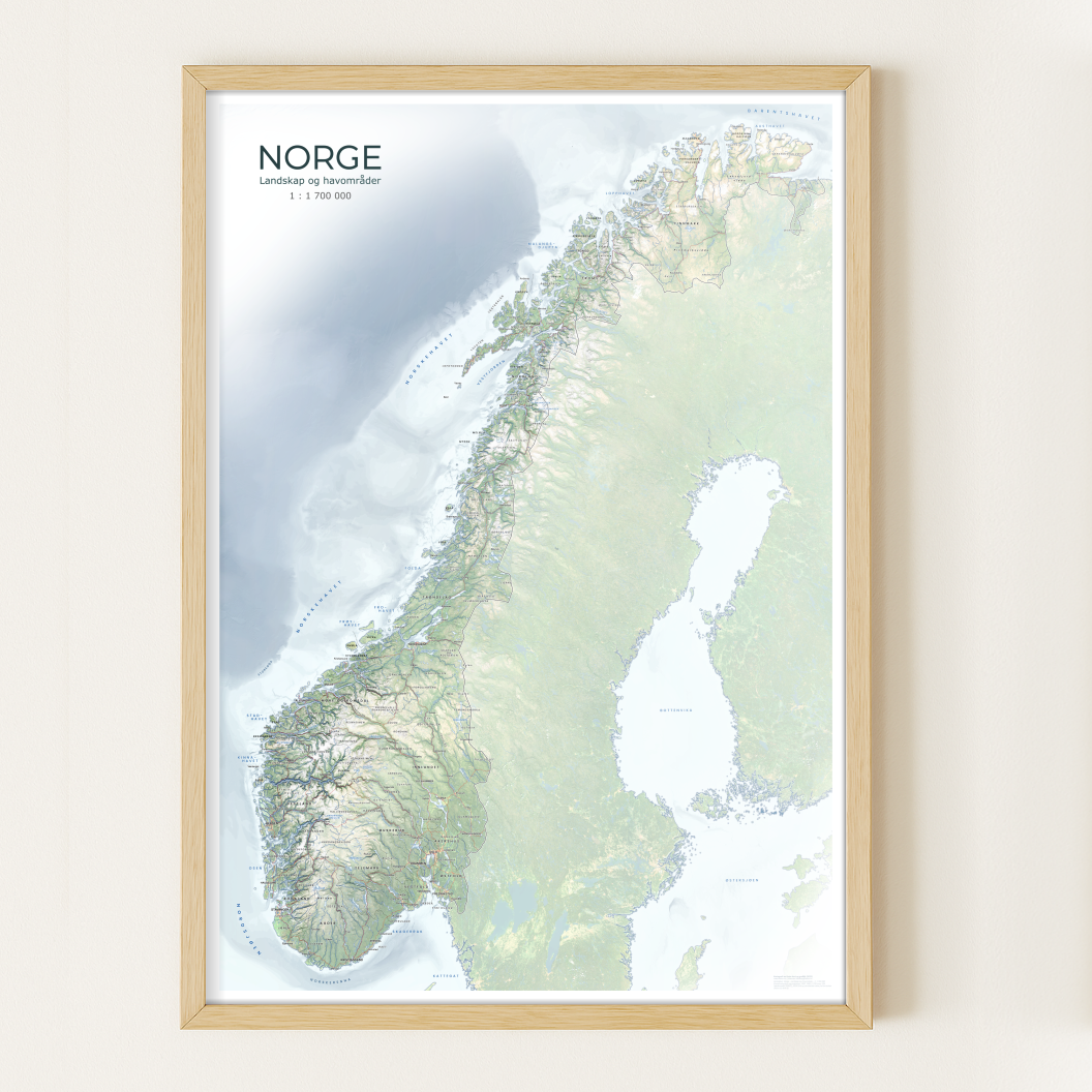 Et realistisk kart over Norge med naturtro teksturer og farger som gjenspeiler landskapets vegetasjon, topografi og kystlinjer i detaljert og virkelighetsnær stil.