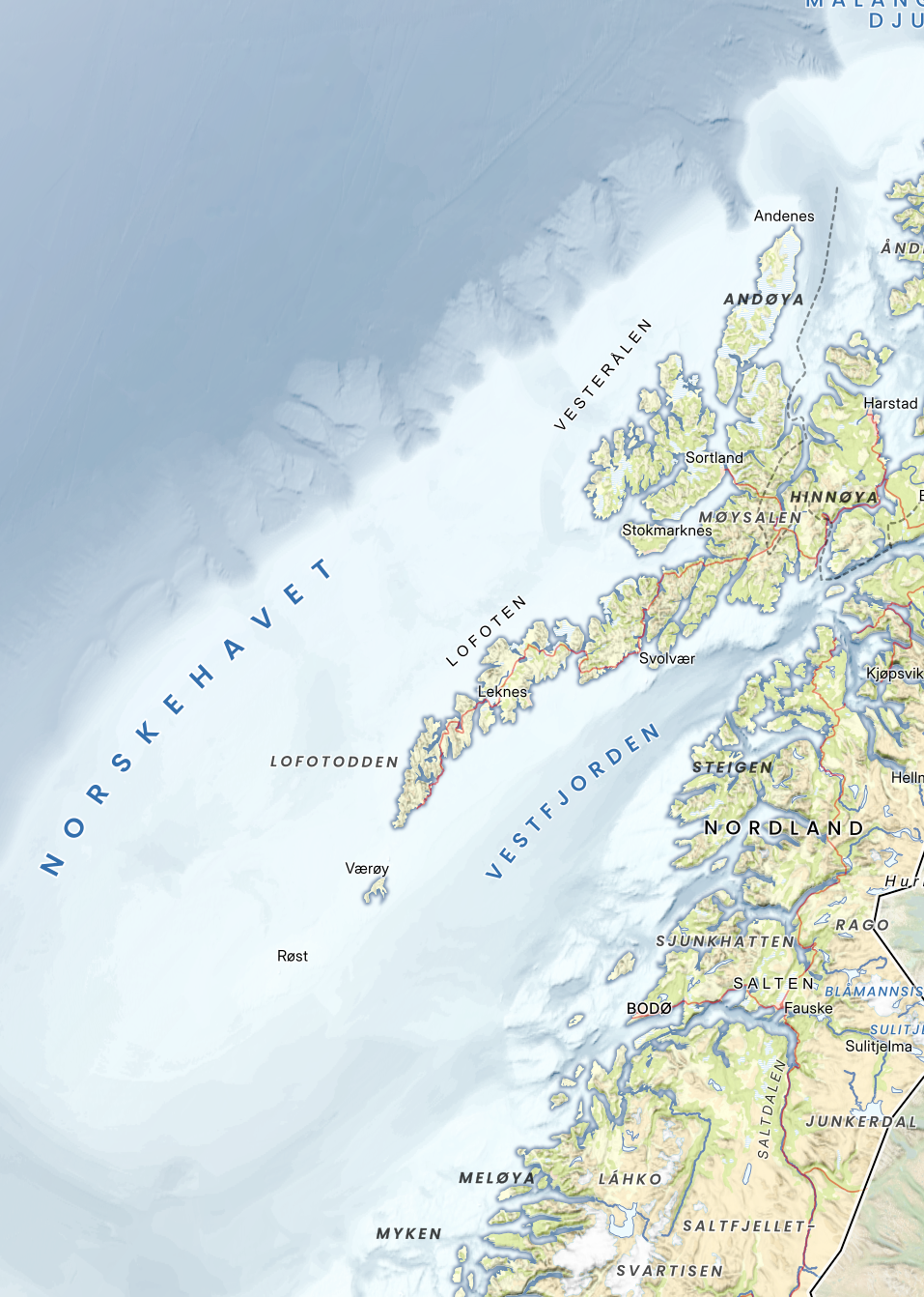 Utsnitt av Nordland. Tydelig kyst og fjellkjeder vist med naturtro terrengskygge.