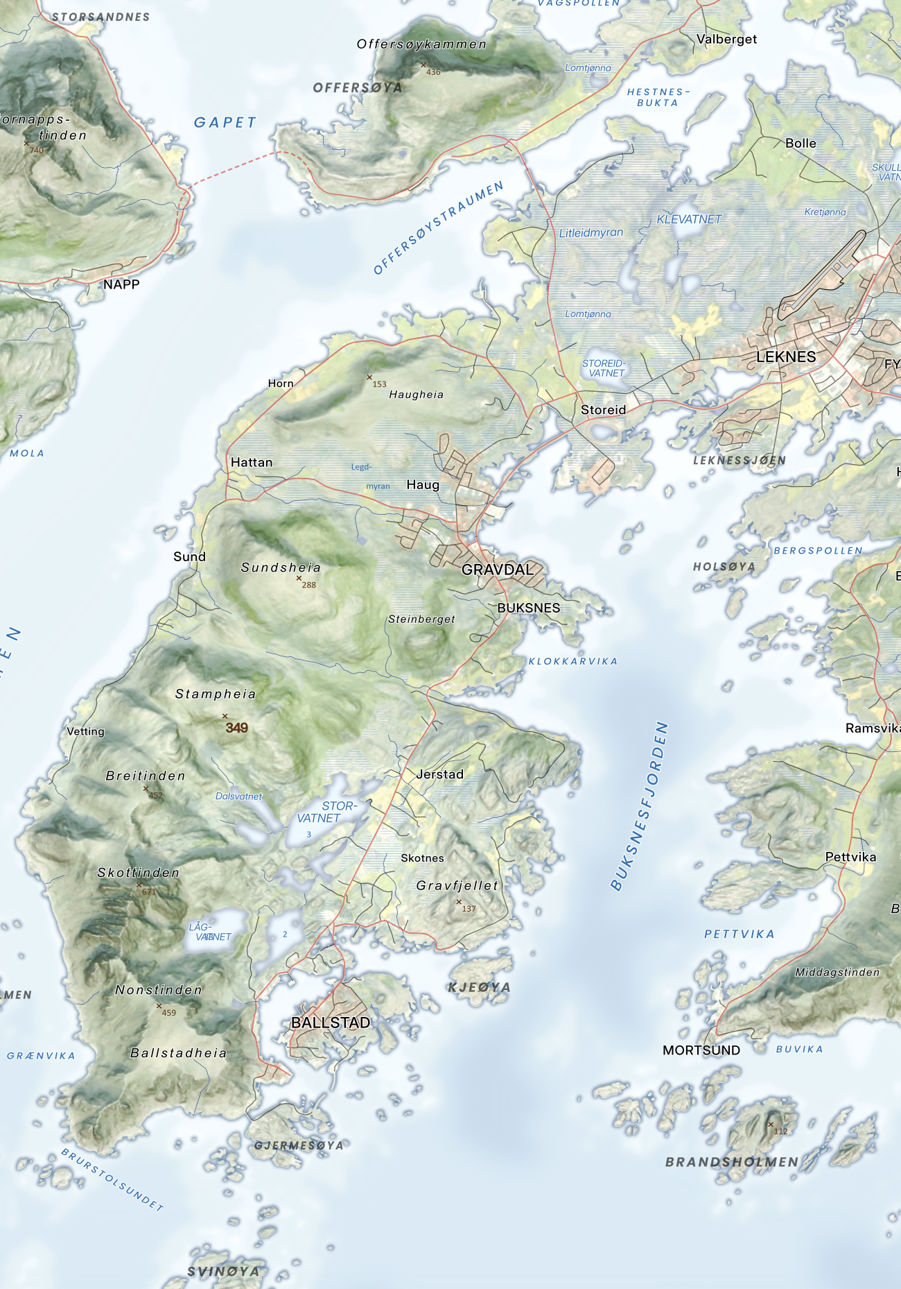 Utsnitt av Leknes, Gravdal, Nonstinden og Skottinden i realistisk stil med tydelig fjellform.