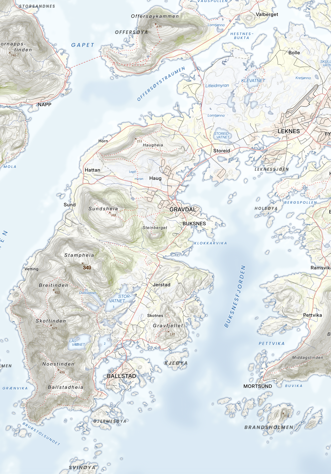 Leknes, Gravdal, Ballstad, Nonstinden og Skottinden vist i dempet palett.