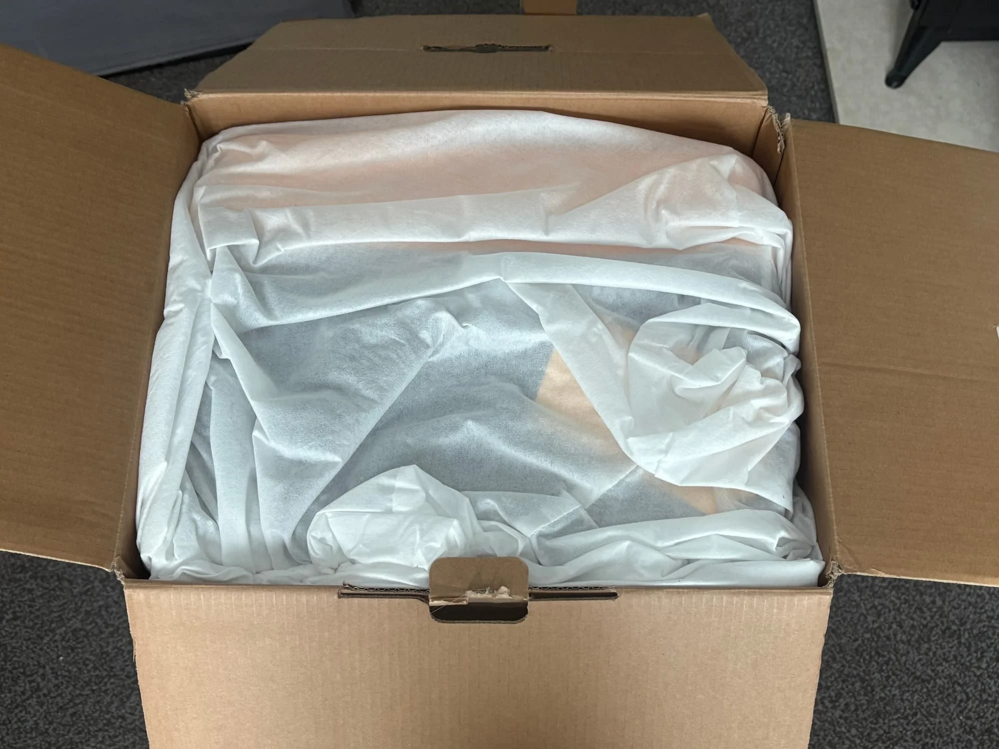 First views of Level 8 Voyaguer suitcase as I unbox it