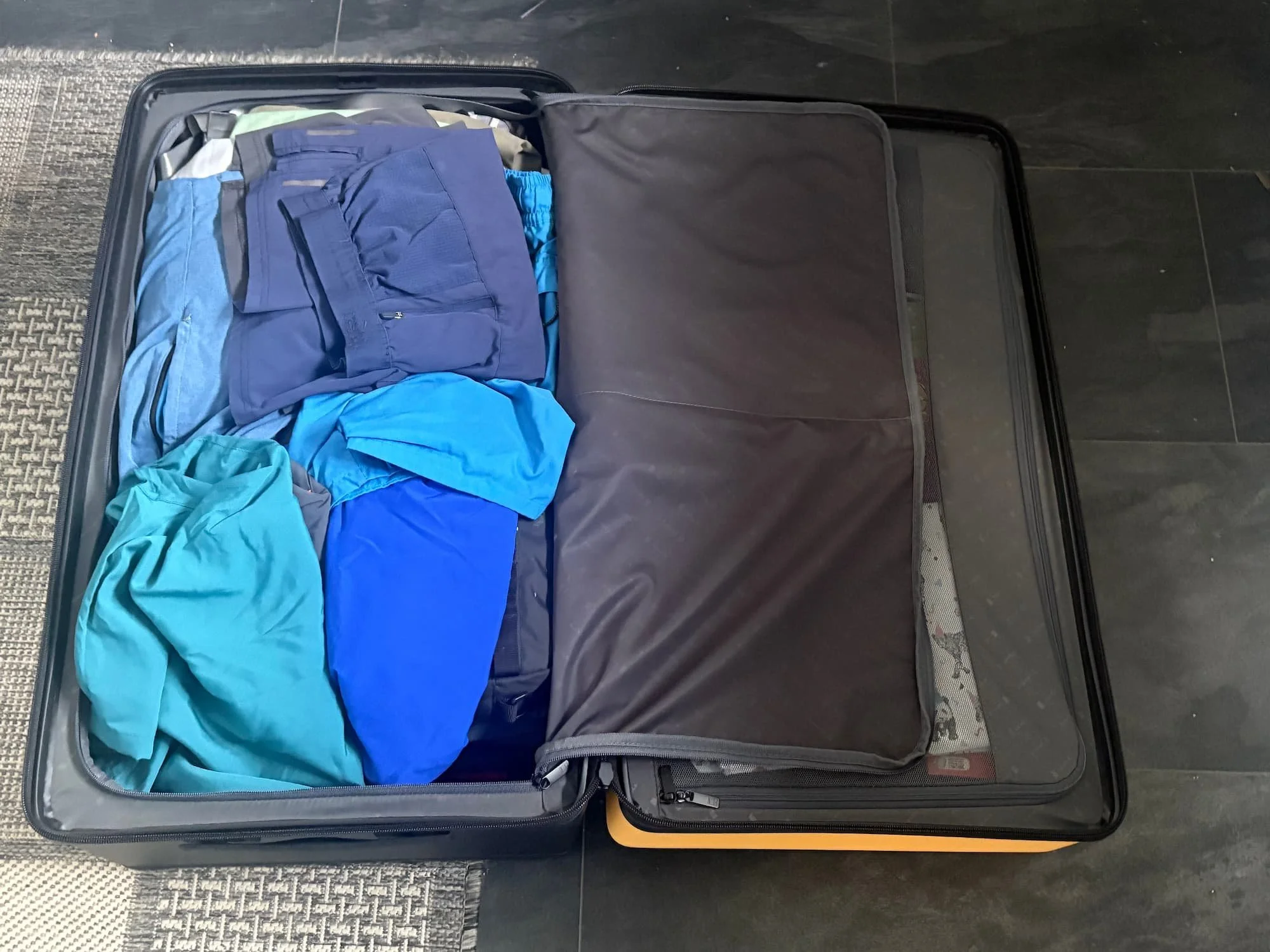 Level * Voyaguer suitcase internally packed