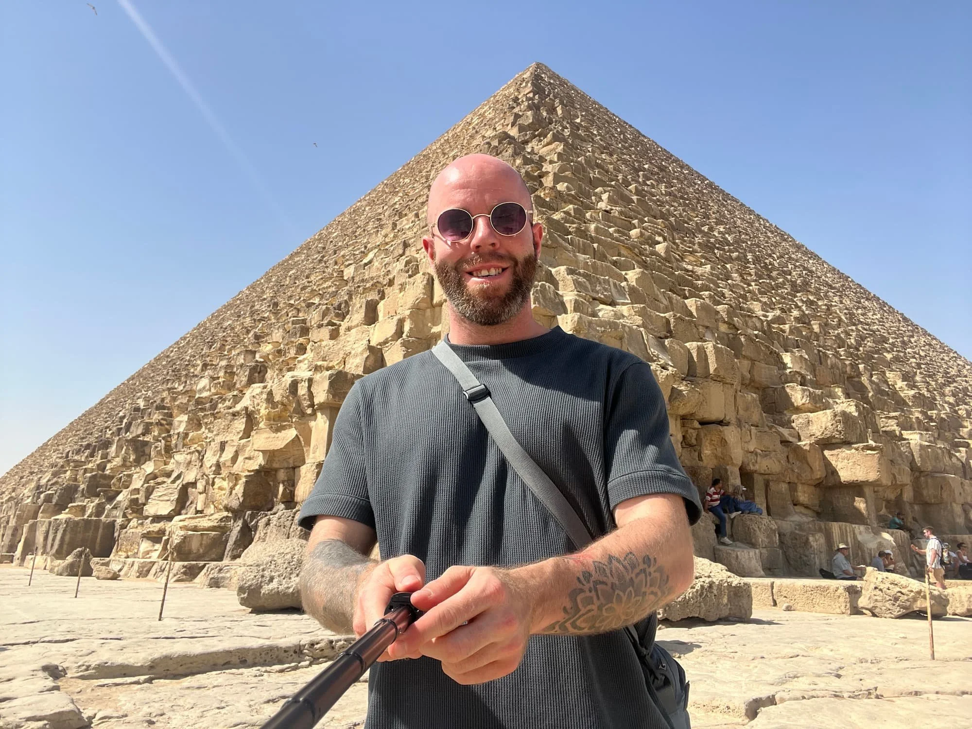 Best eSIM for Egypt: Staying Connected from Cairo to Abu Simbel with Roambit.