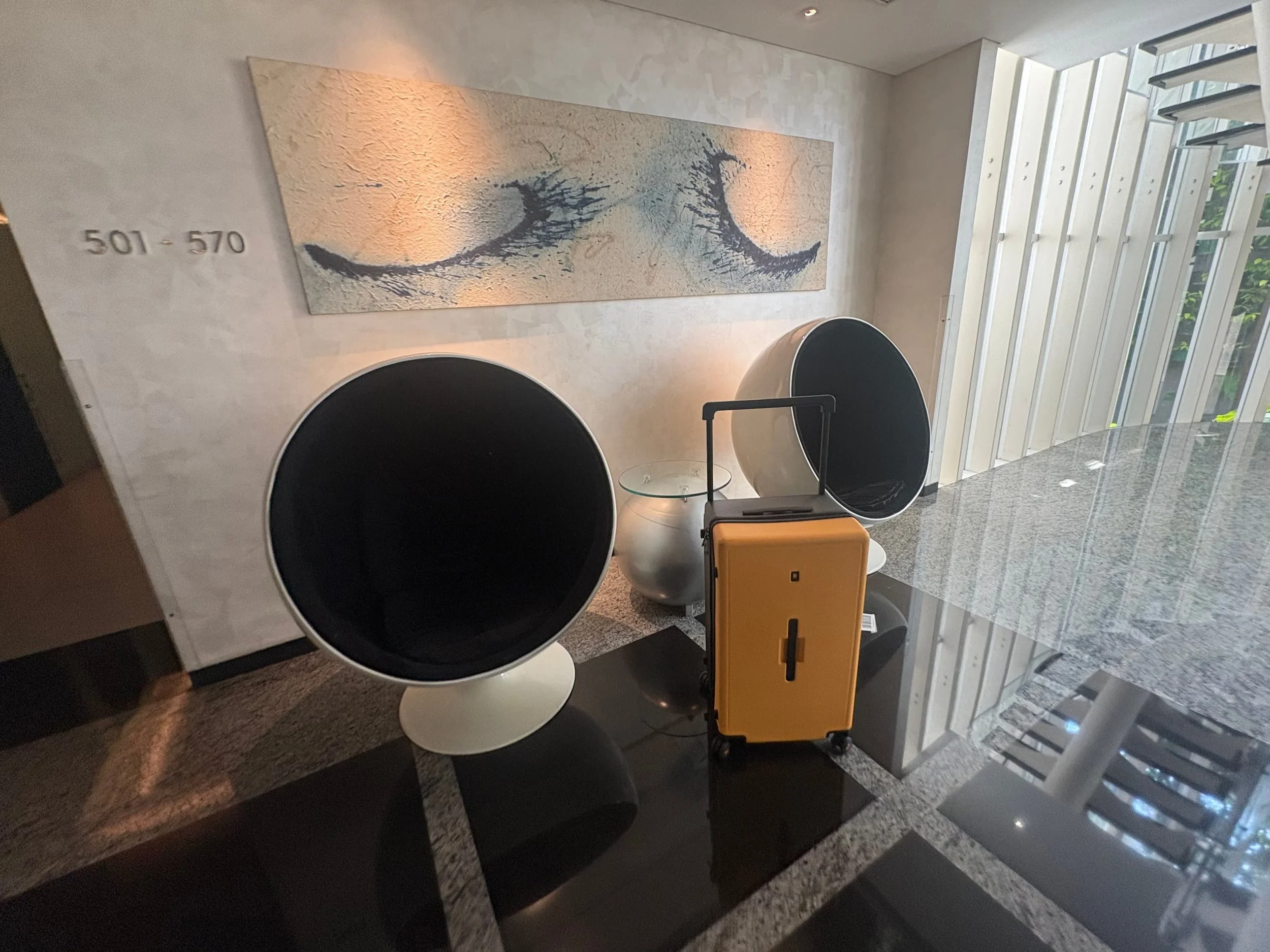 Level 8 Voyaguer suitcase in hotel lobby
